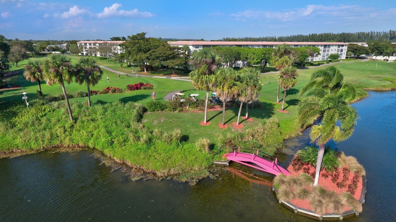 WYNMOOR GOLF VILLAGE - Residential