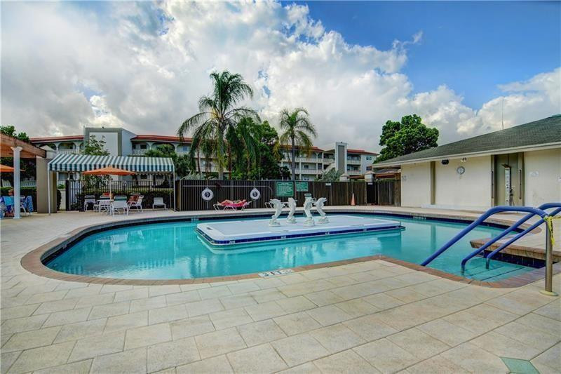 WYNMOOR GOLF VILLAGE - Residential
