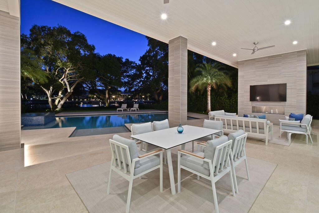 JUNO ISLES 1/ No Fixed bridges section, Intracoast - Residential