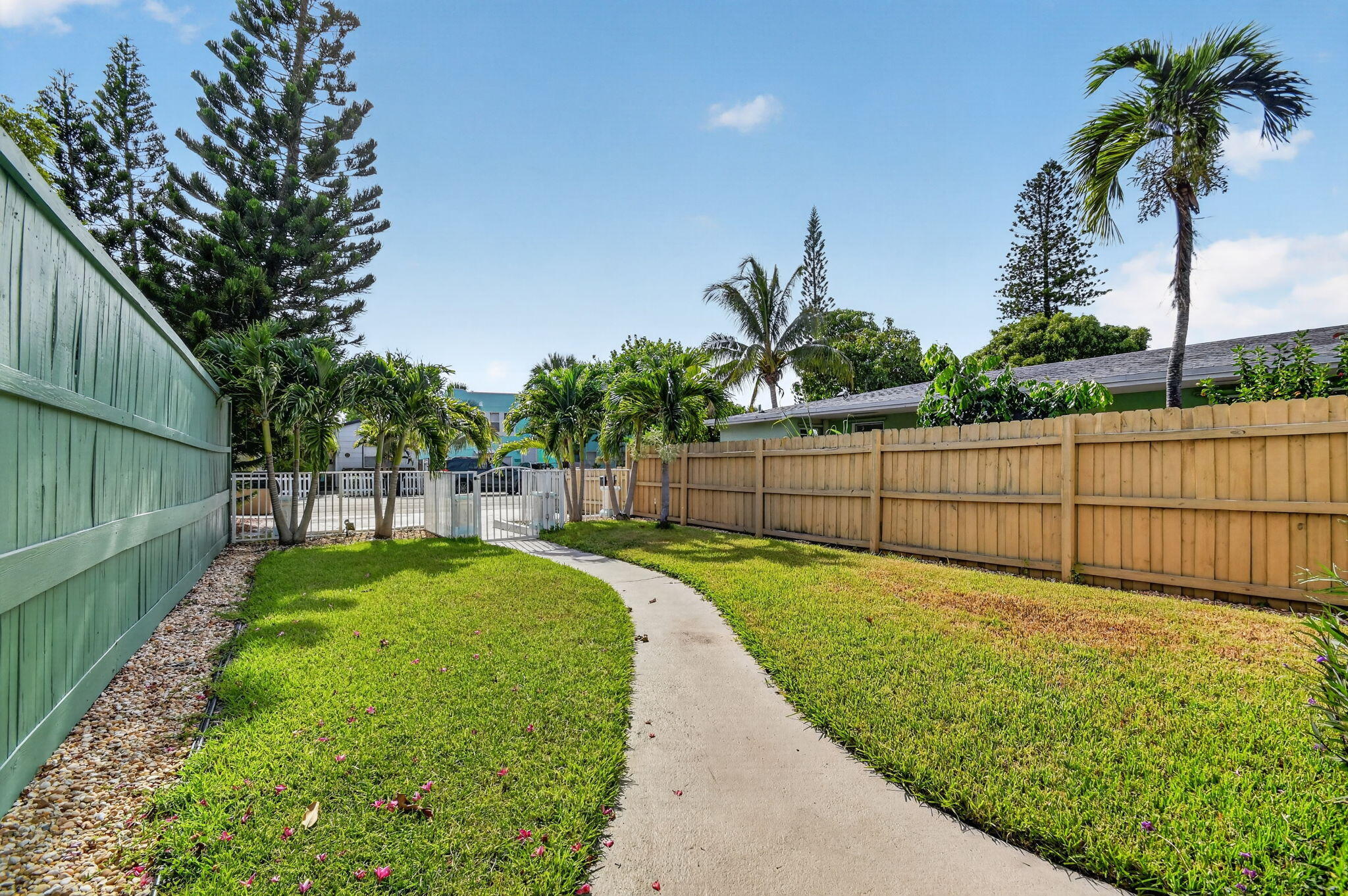 LAKE WORTH TOWN OF - Residential Income