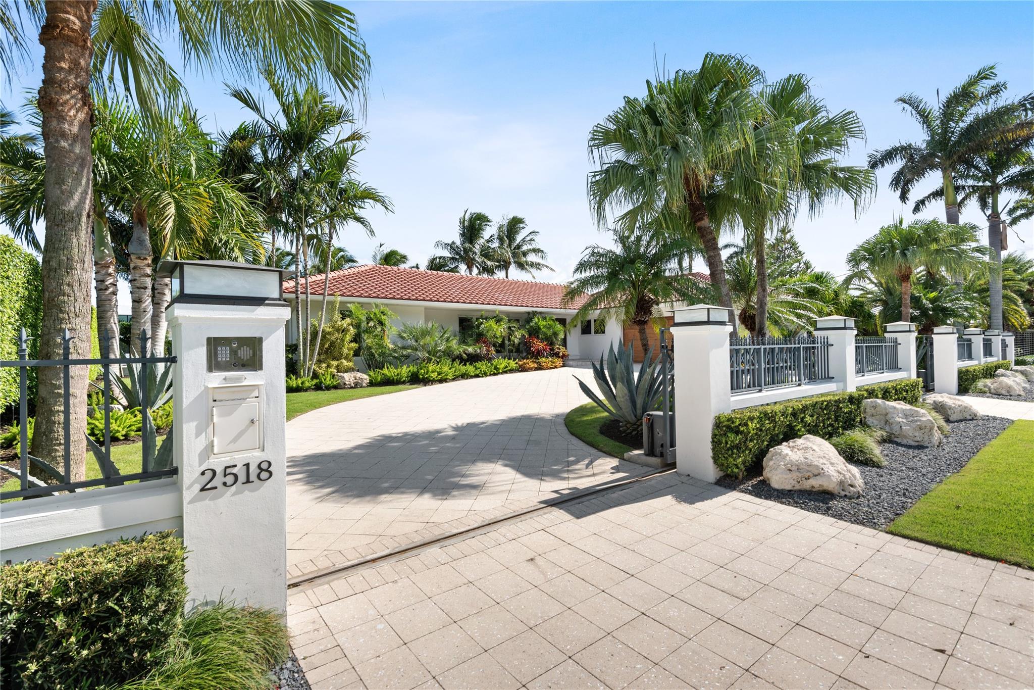 LAGUNA ISLE 40-1 B - Residential