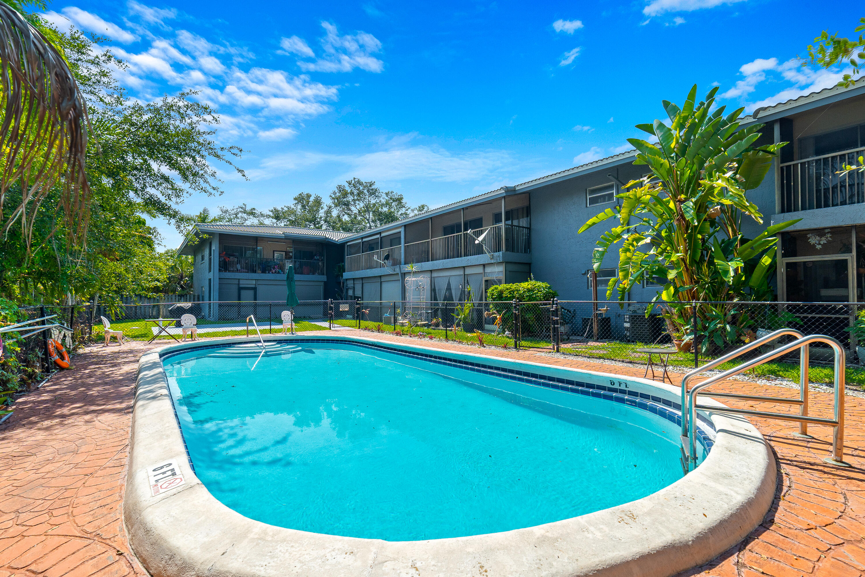 OXFORD CONDO - Residential