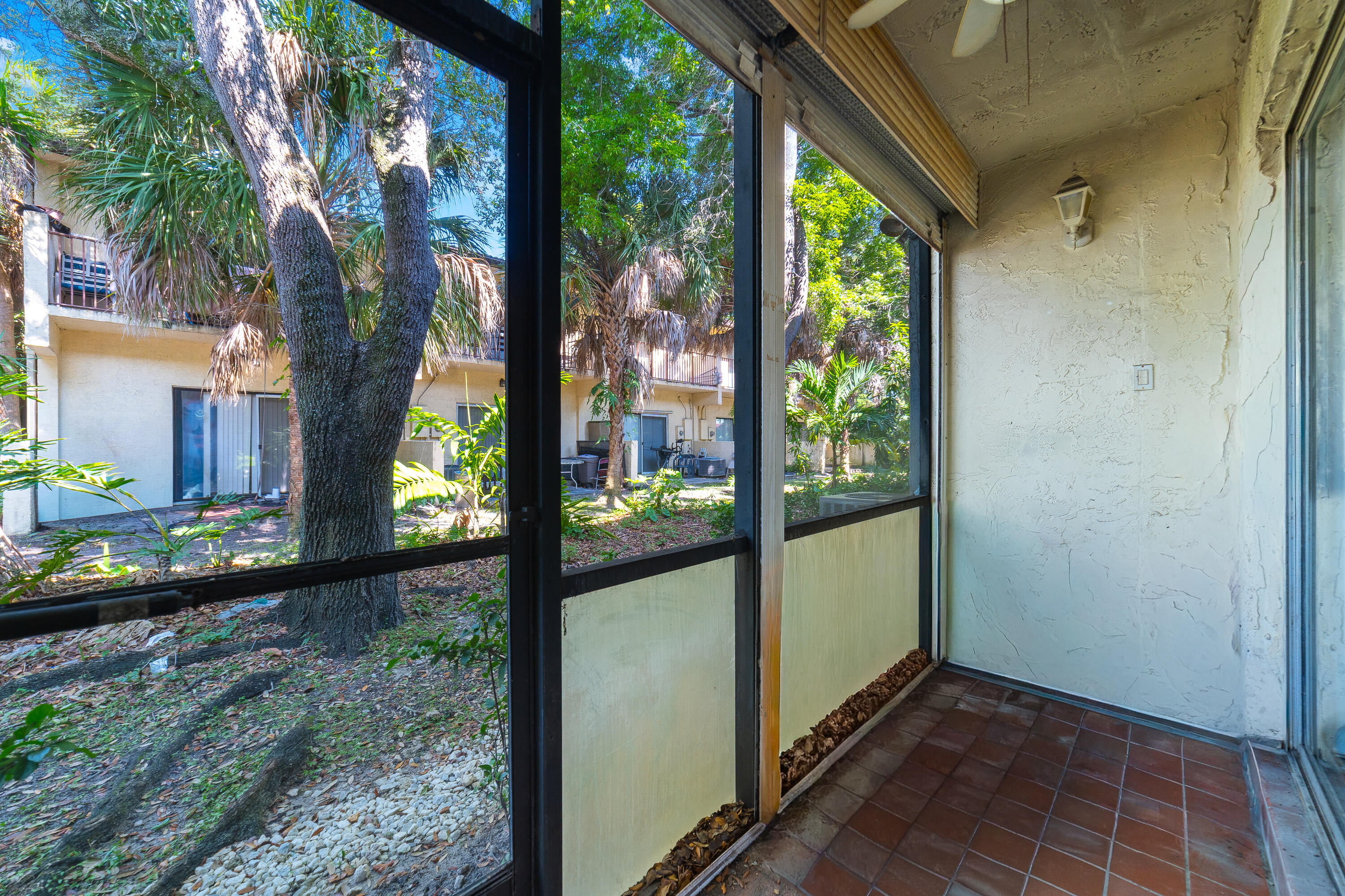 OXFORD CONDO - Residential