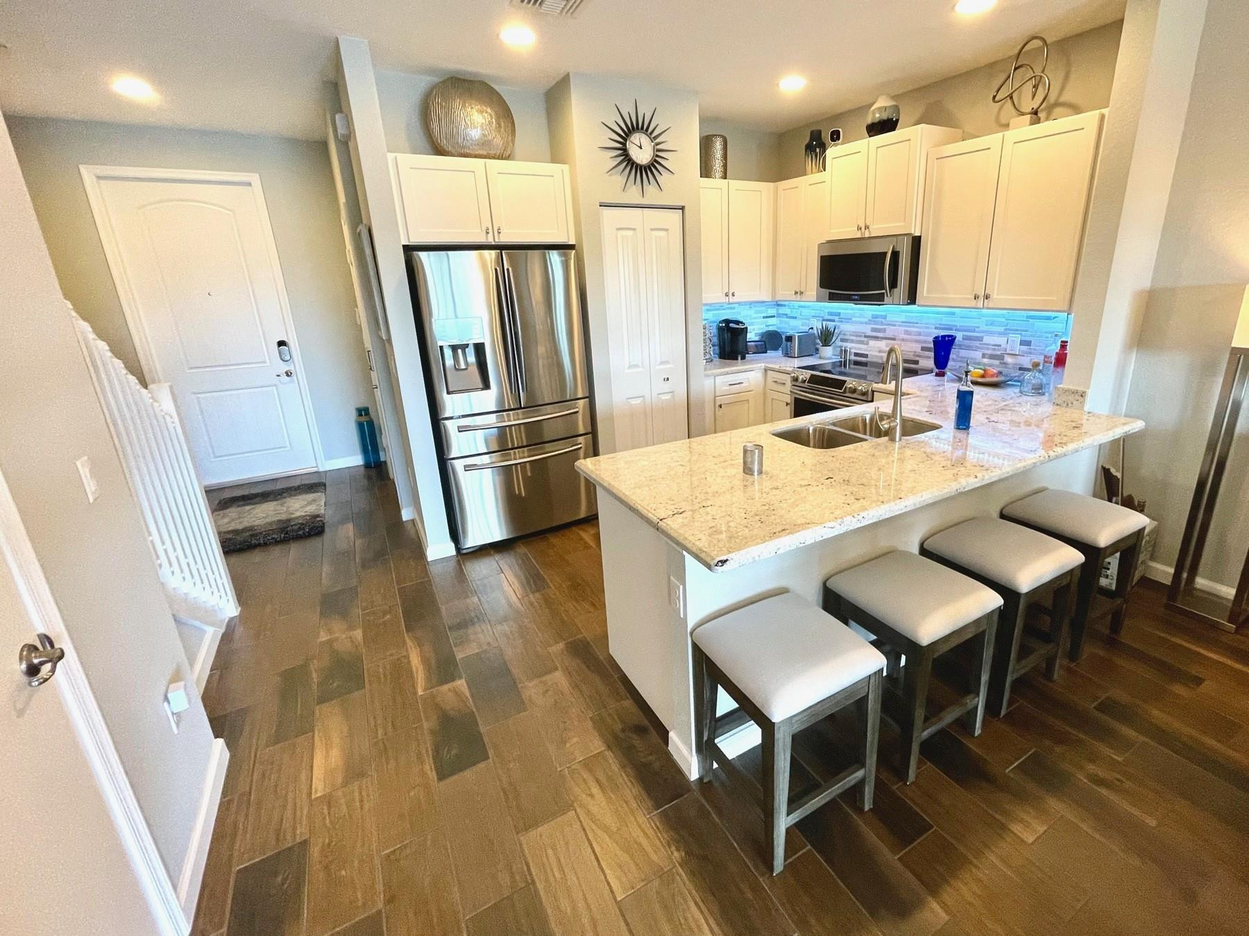 DIXIE LANDMARK PLAT - Residential Lease