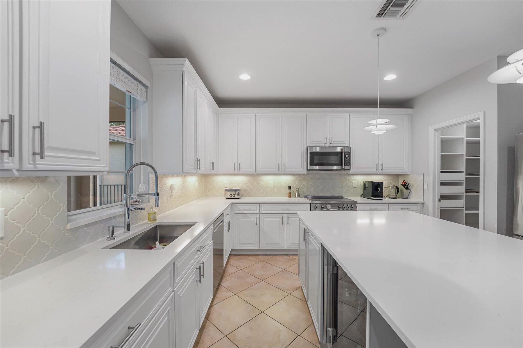 OAKMONT ESTATES PUD - Residential Lease