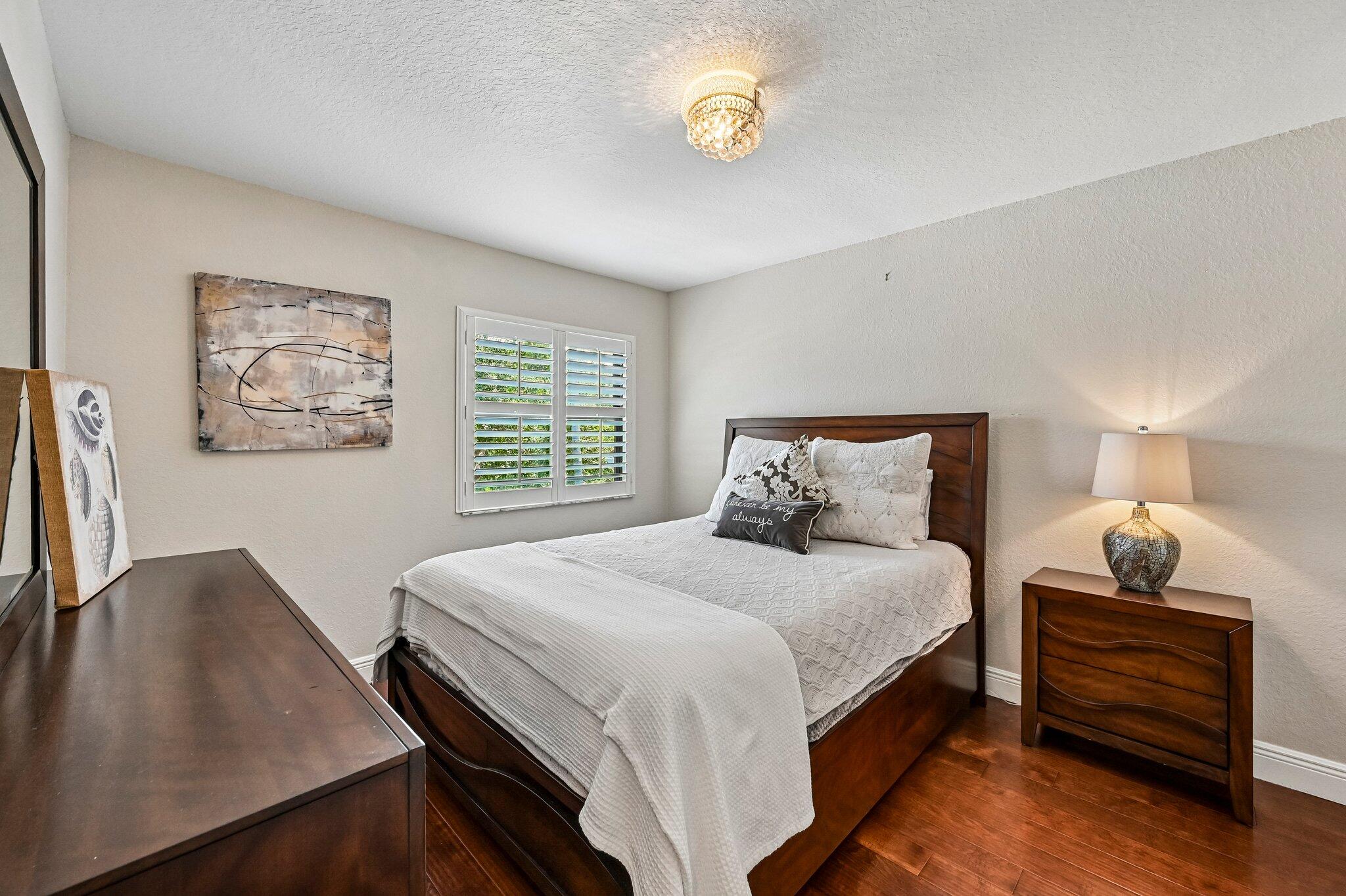 THOUSAND OAKS - Residential