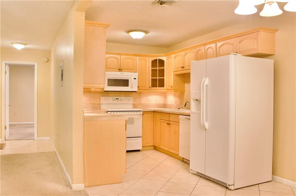 on lock box please schedule with showing timeNO LEASING ALLOWED FIRST YEAR OF OWNERSHIP 600 CREDIT SCORE REQUIRED