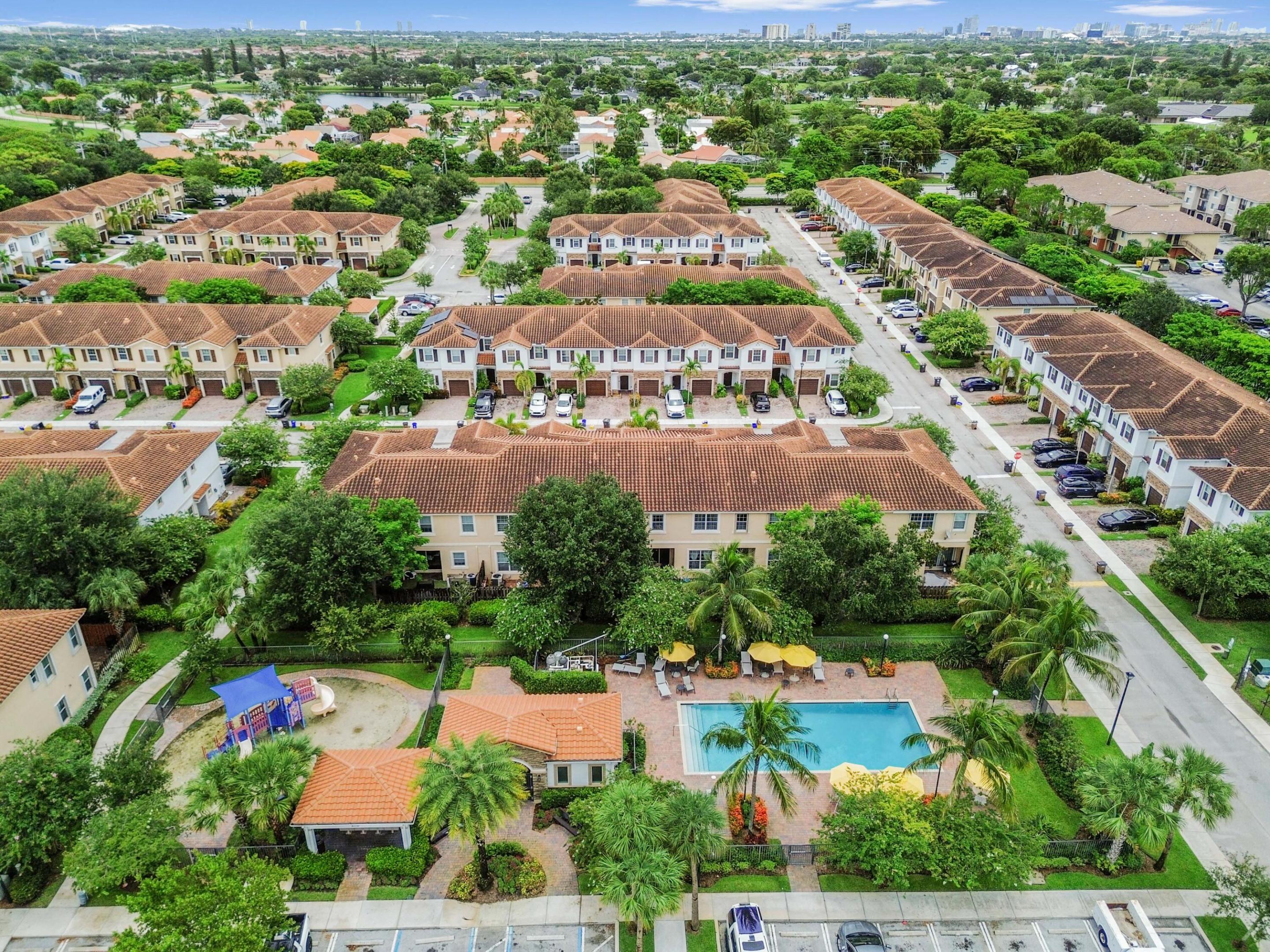 CHARLESTON COMMONS - Residential