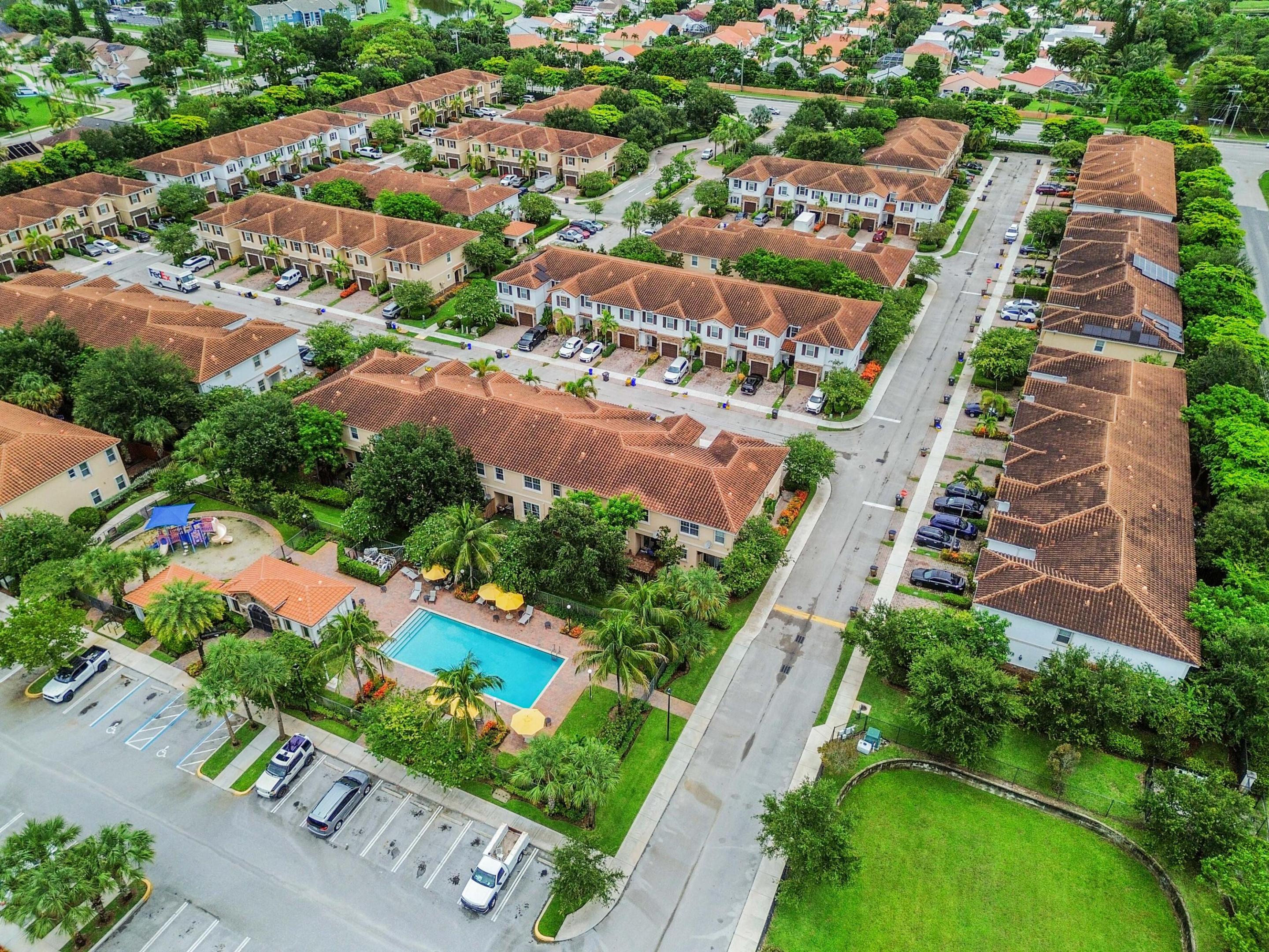 CHARLESTON COMMONS - Residential