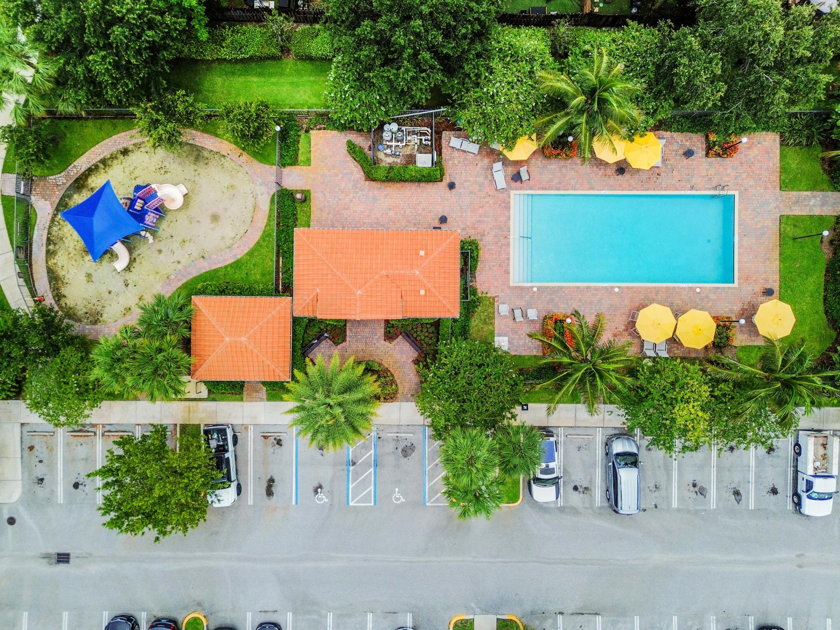 CHARLESTON COMMONS - Residential