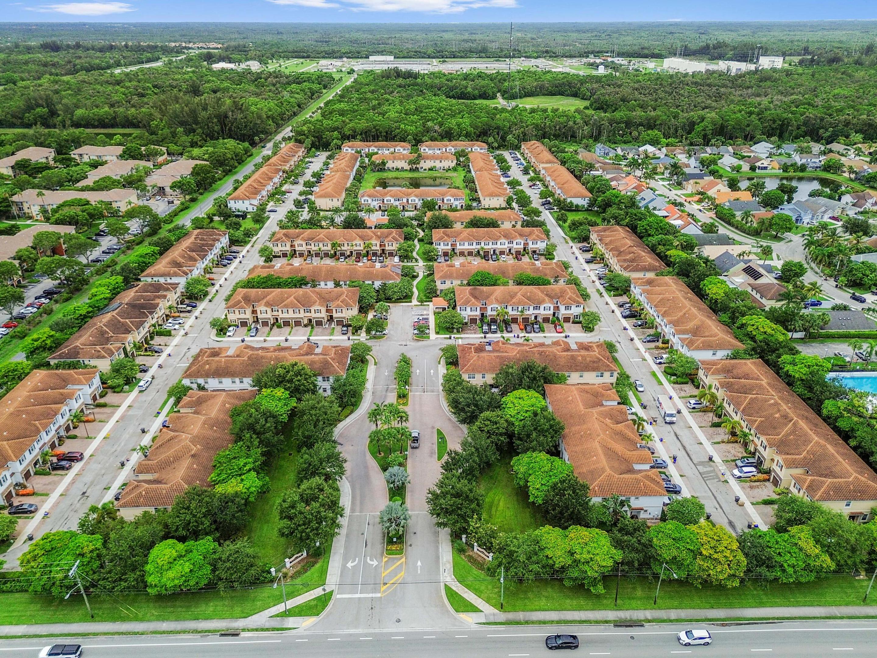 CHARLESTON COMMONS - Residential