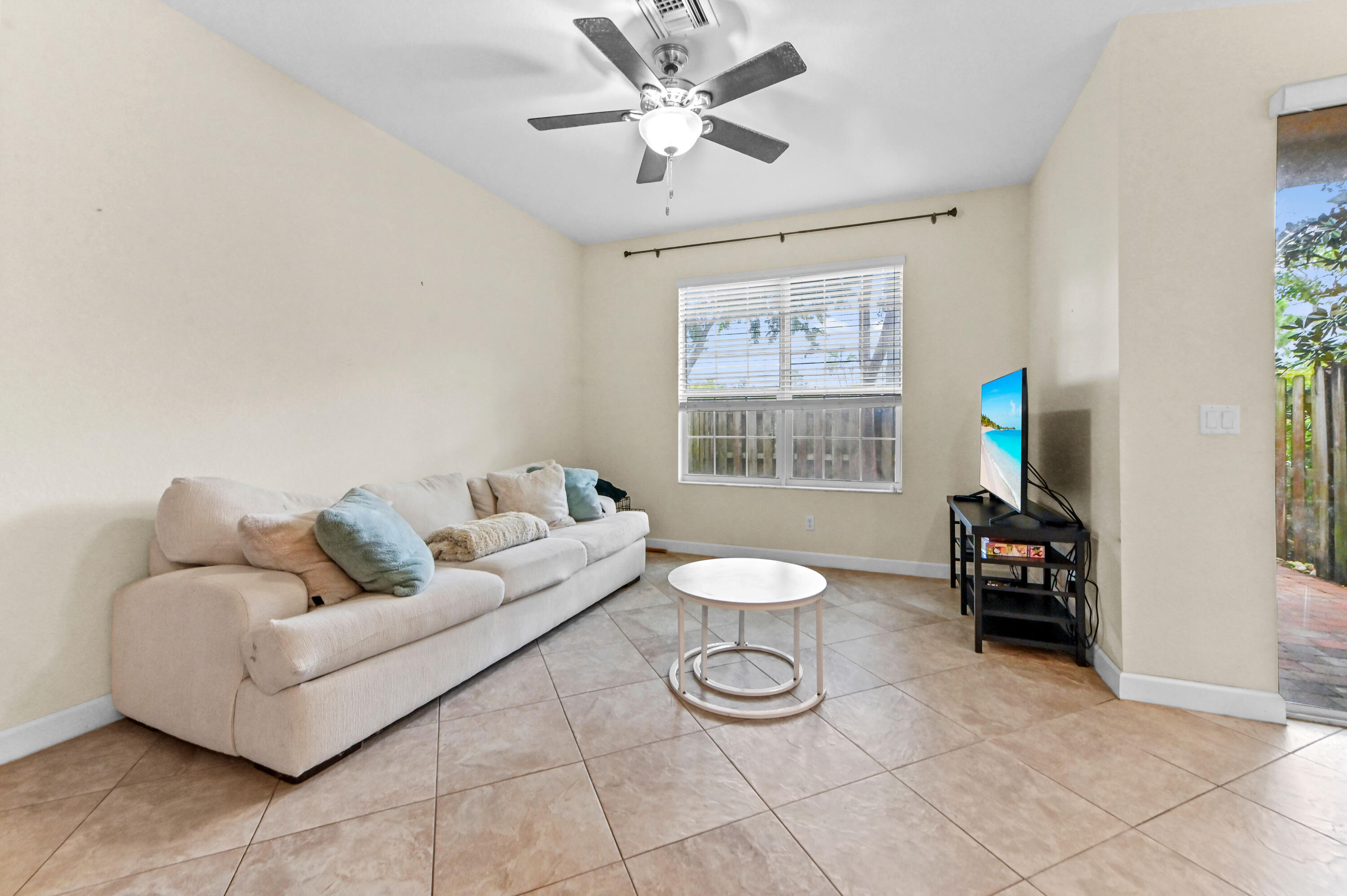 CHARLESTON COMMONS - Residential