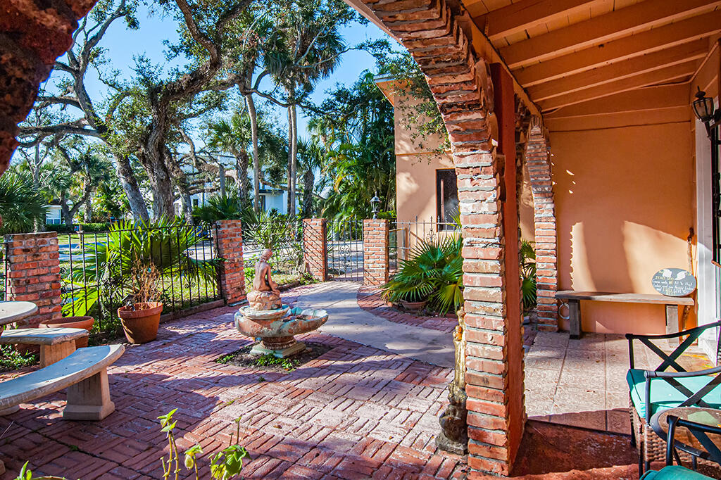 VERO BEACH ESTATES - Residential