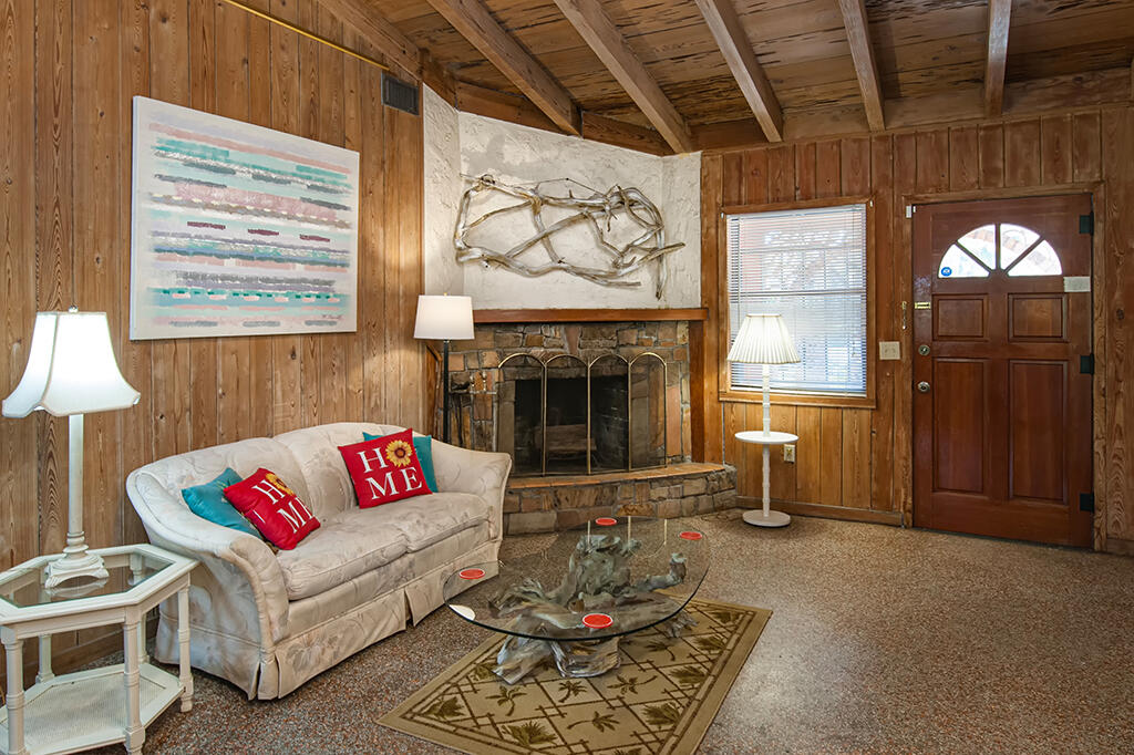 VERO BEACH ESTATES - Residential