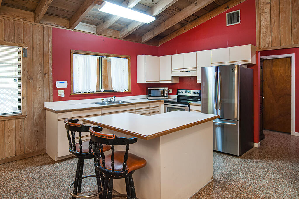 VERO BEACH ESTATES - Residential