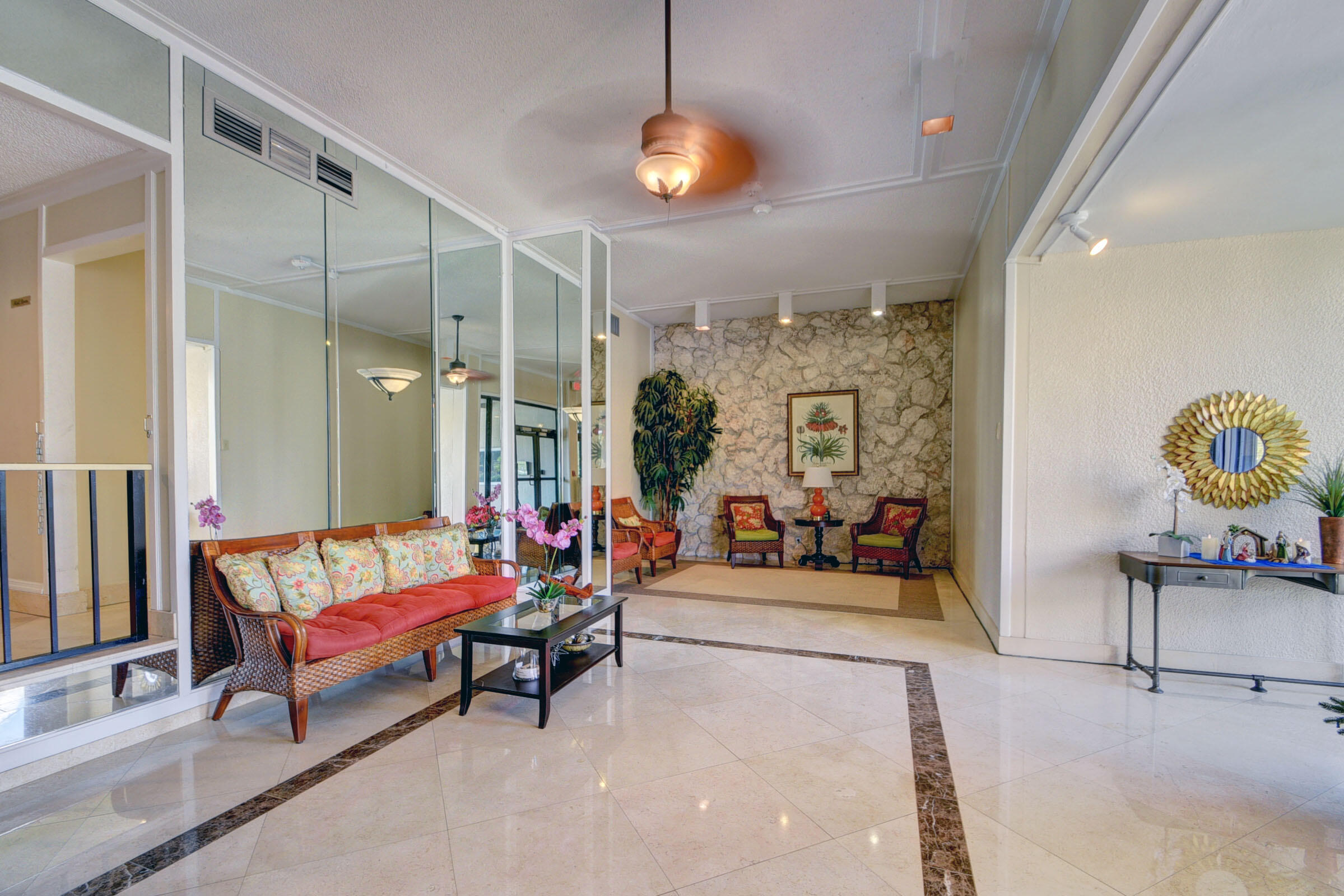 PALM BEACH HOUSE CONDO - Residential