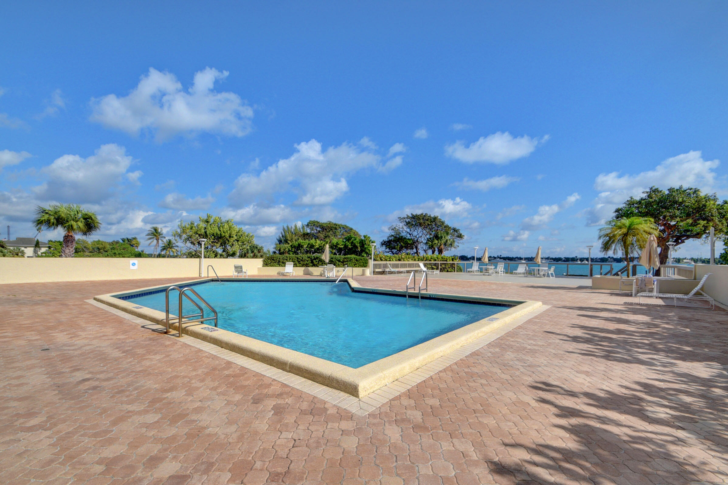 PALM BEACH HOUSE CONDO - Residential