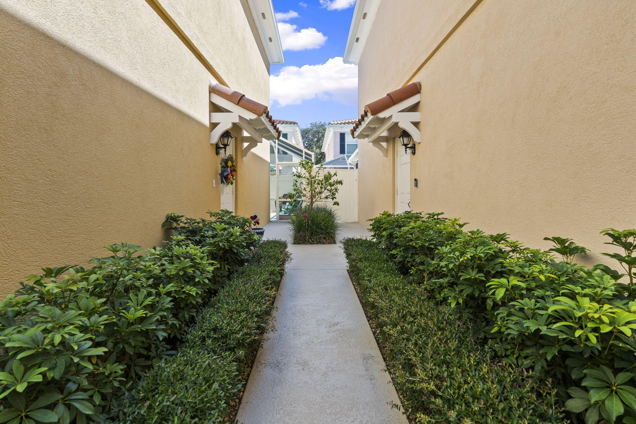 Tequesta Oaks - Residential