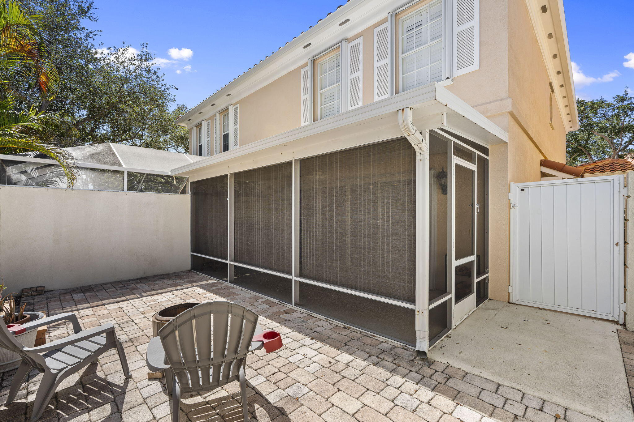 Tequesta Oaks - Residential