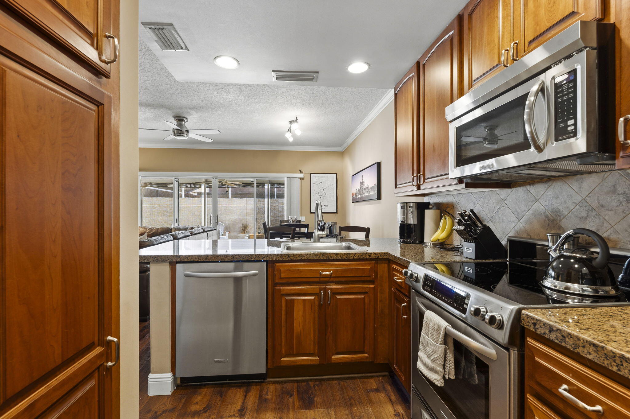 Tequesta Oaks - Residential