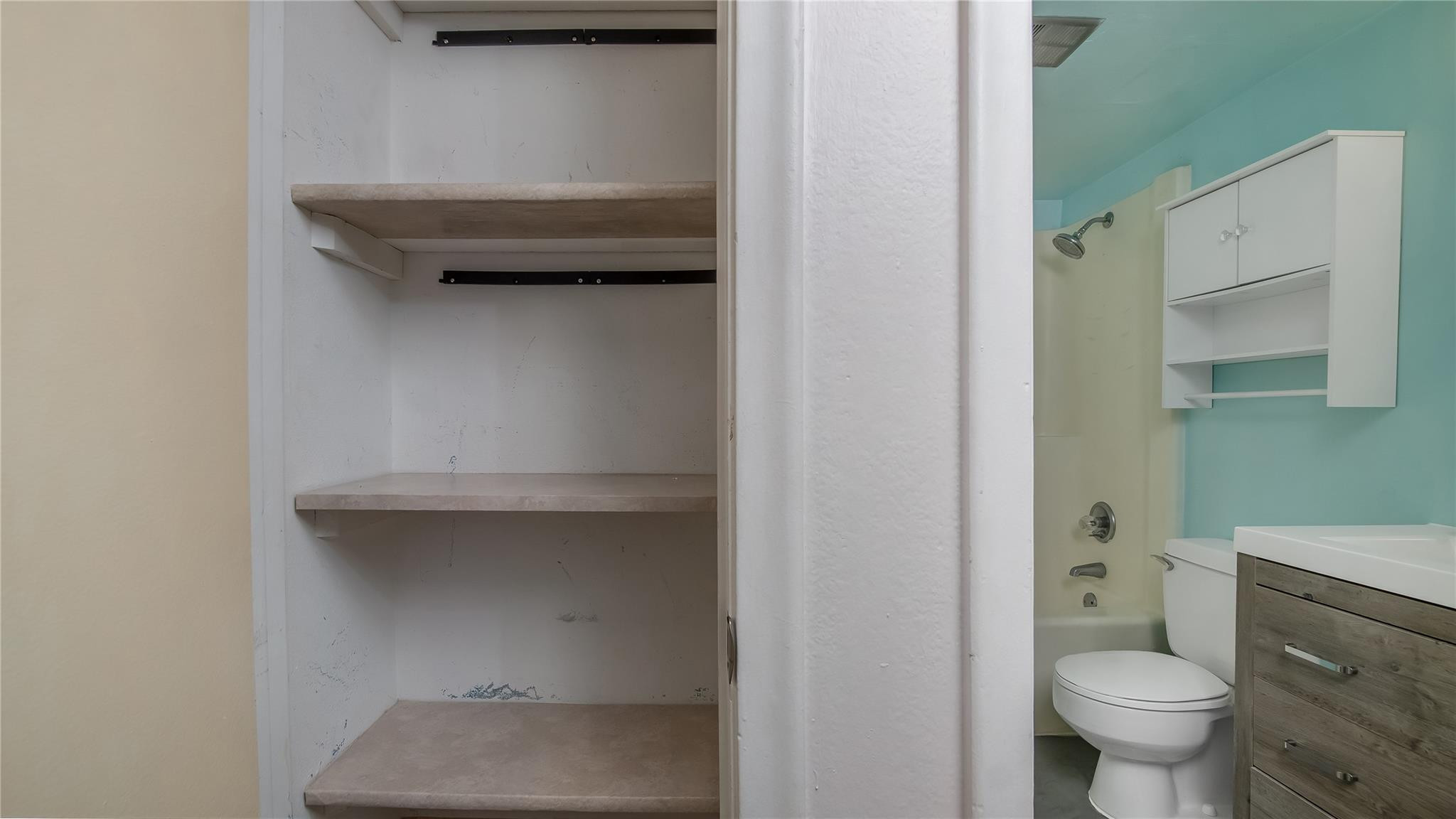 VILLAGE PARK AT OAKLAND CONDO - Residential Lease