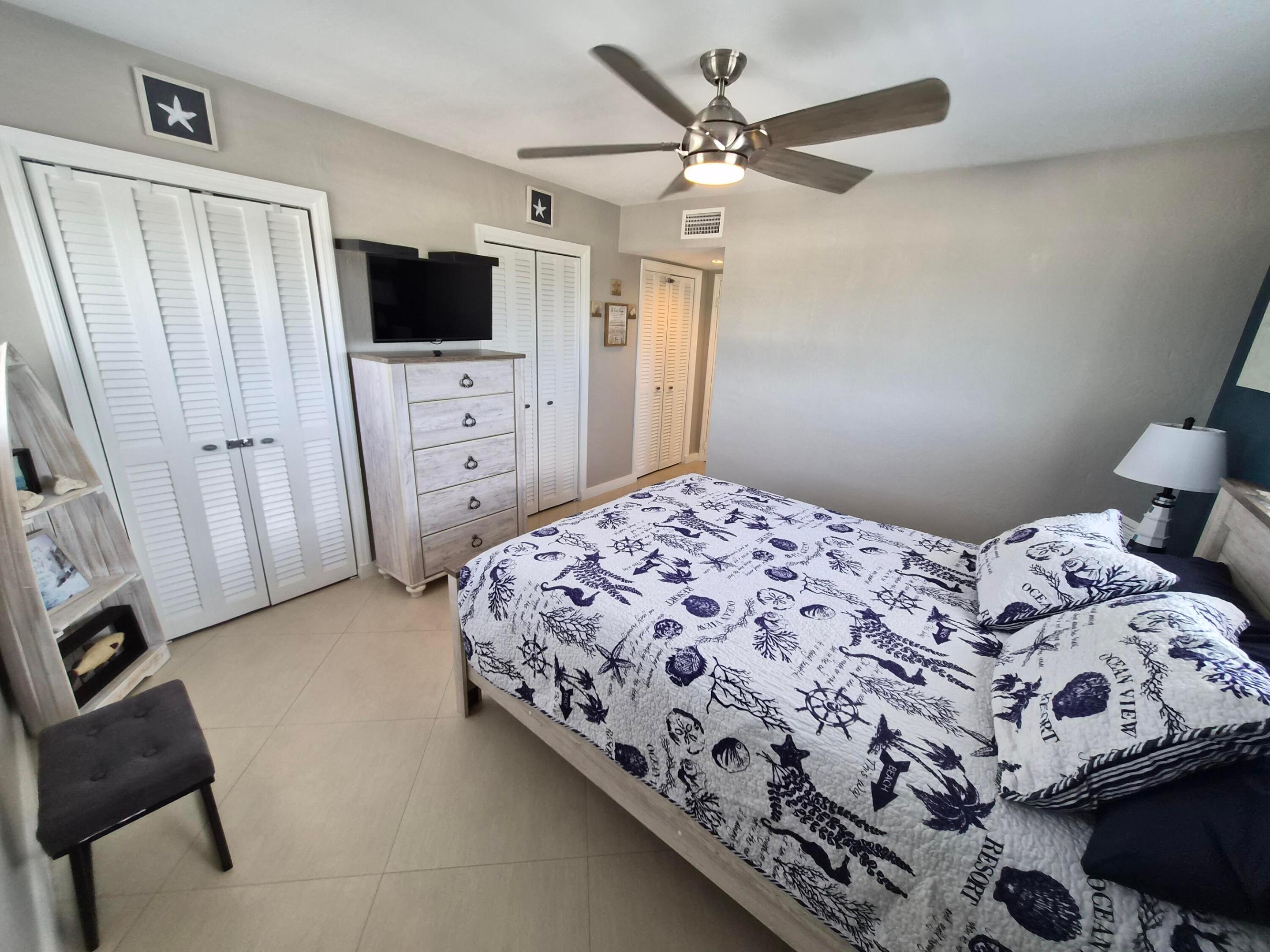 LA PLAYA CONDOMINIUMS - Residential