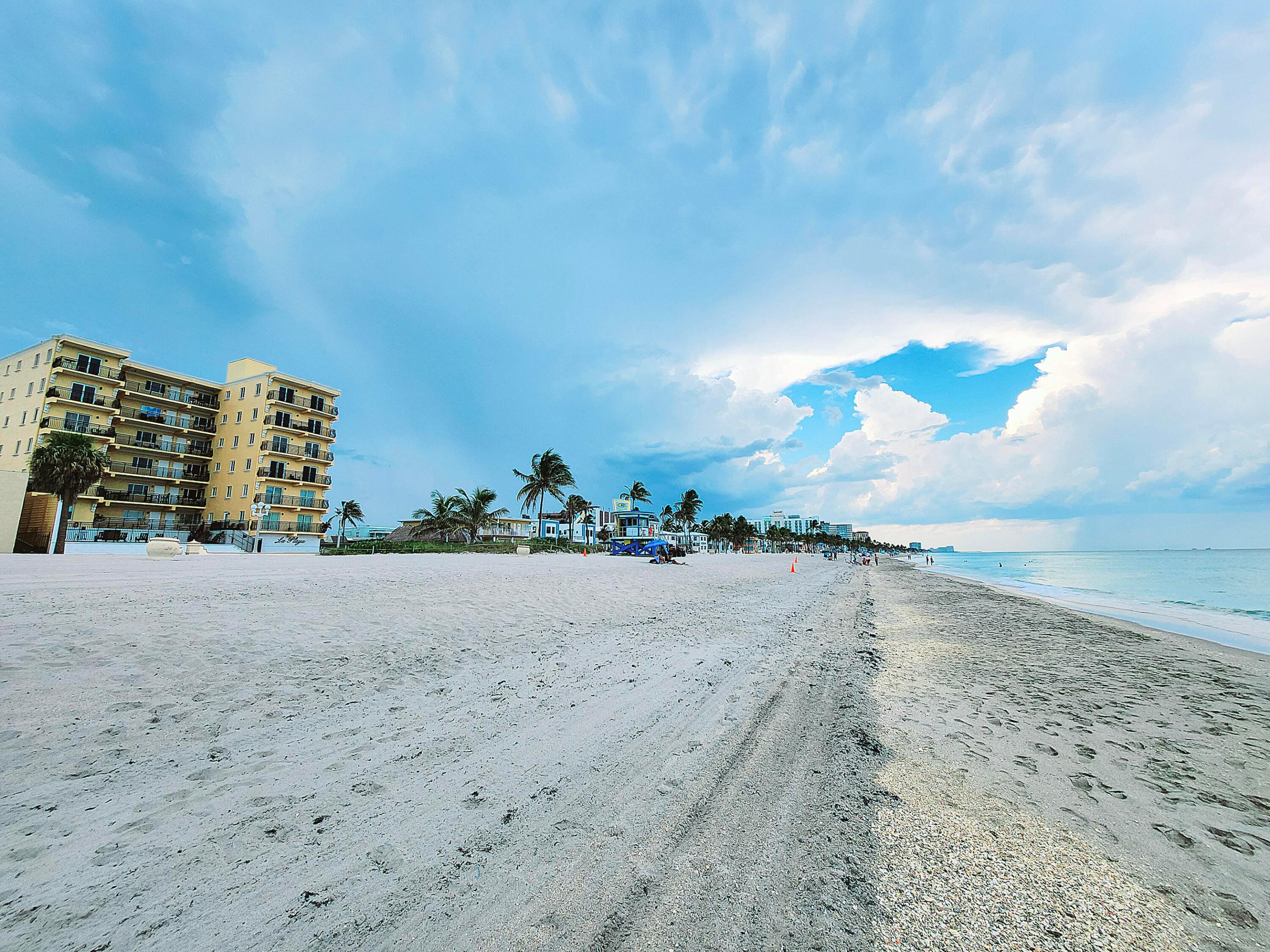 LA PLAYA CONDOMINIUMS - Residential