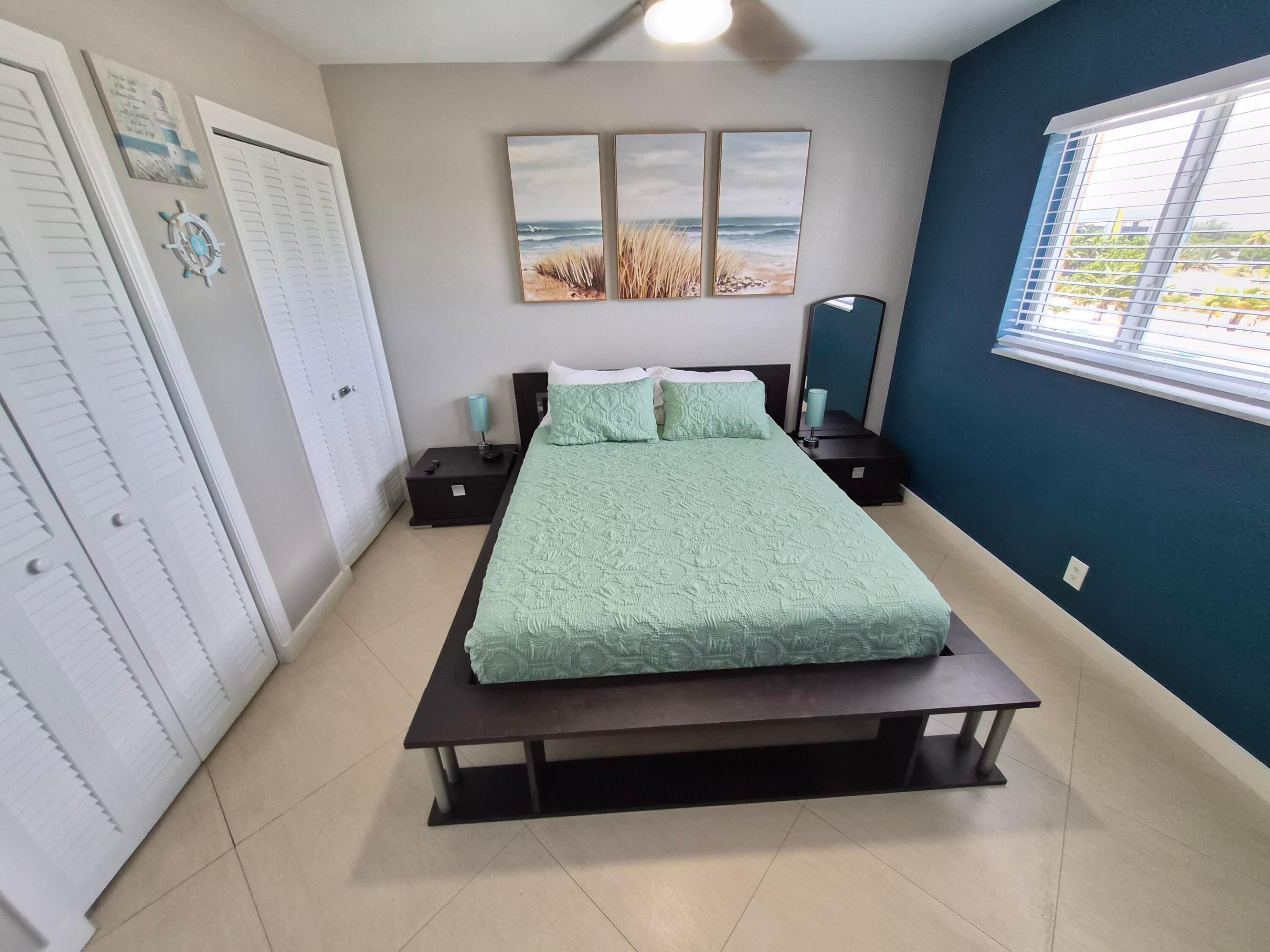 LA PLAYA CONDOMINIUMS - Residential