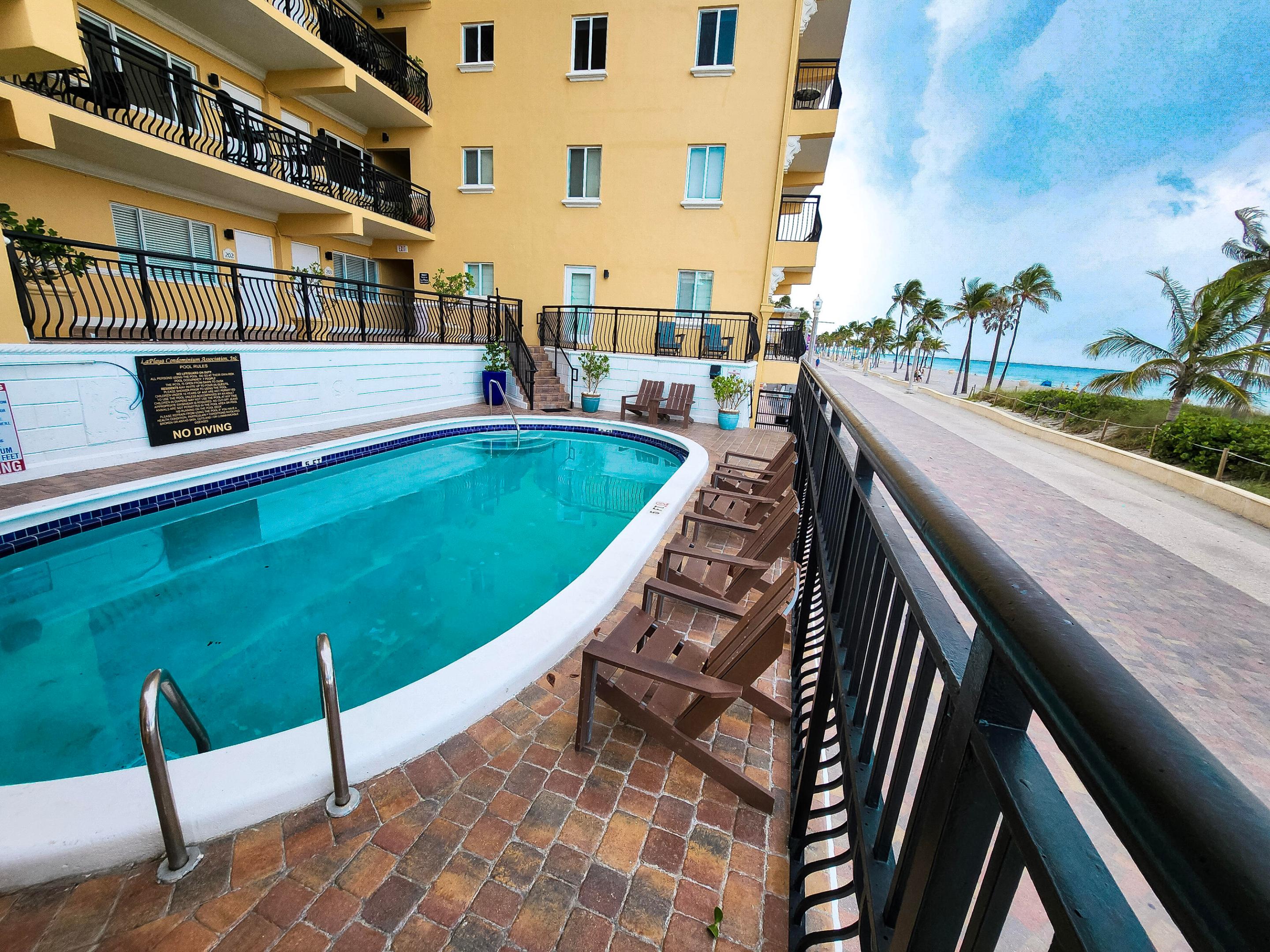 LA PLAYA CONDOMINIUMS - Residential