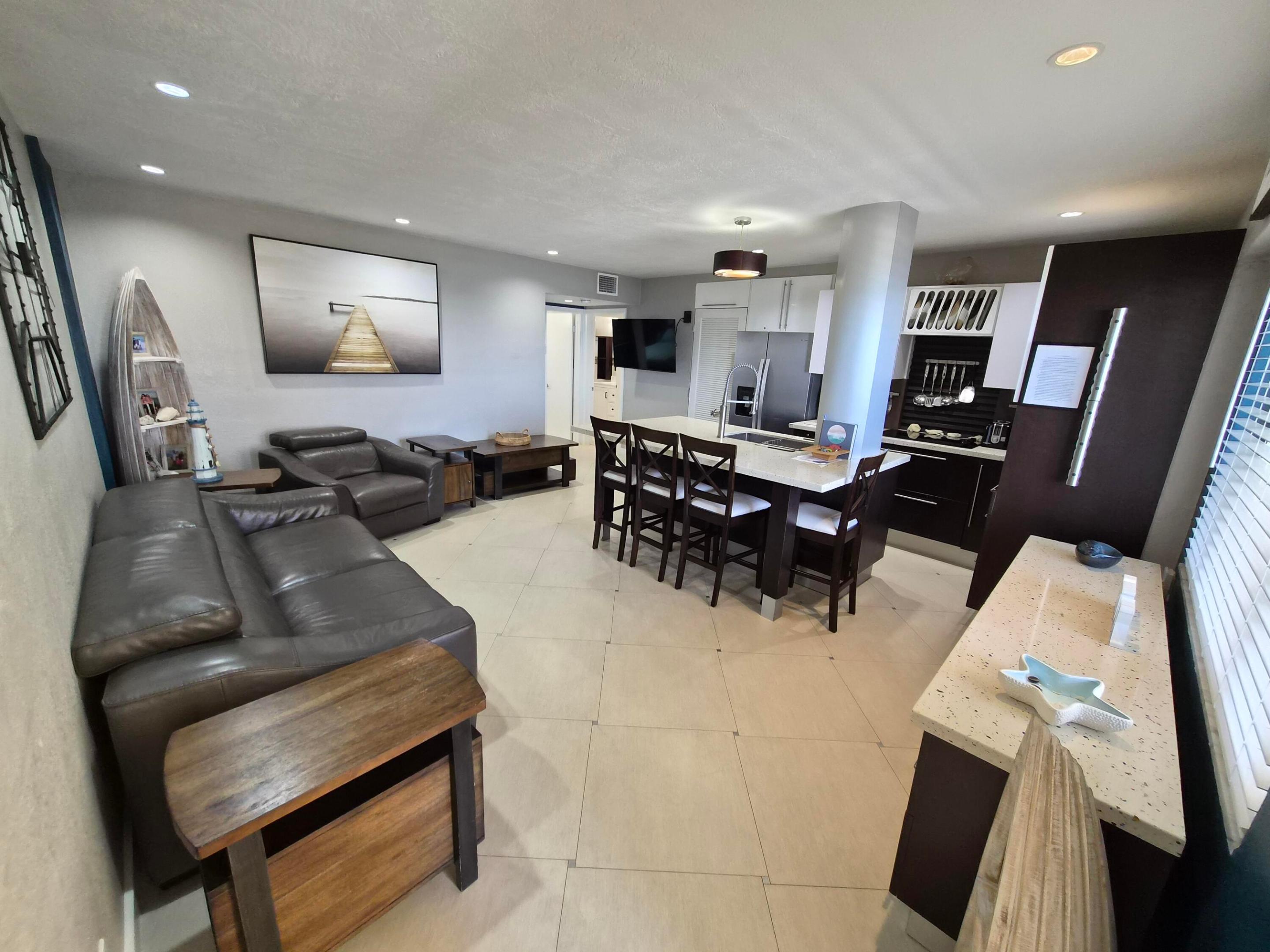 LA PLAYA CONDOMINIUMS - Residential