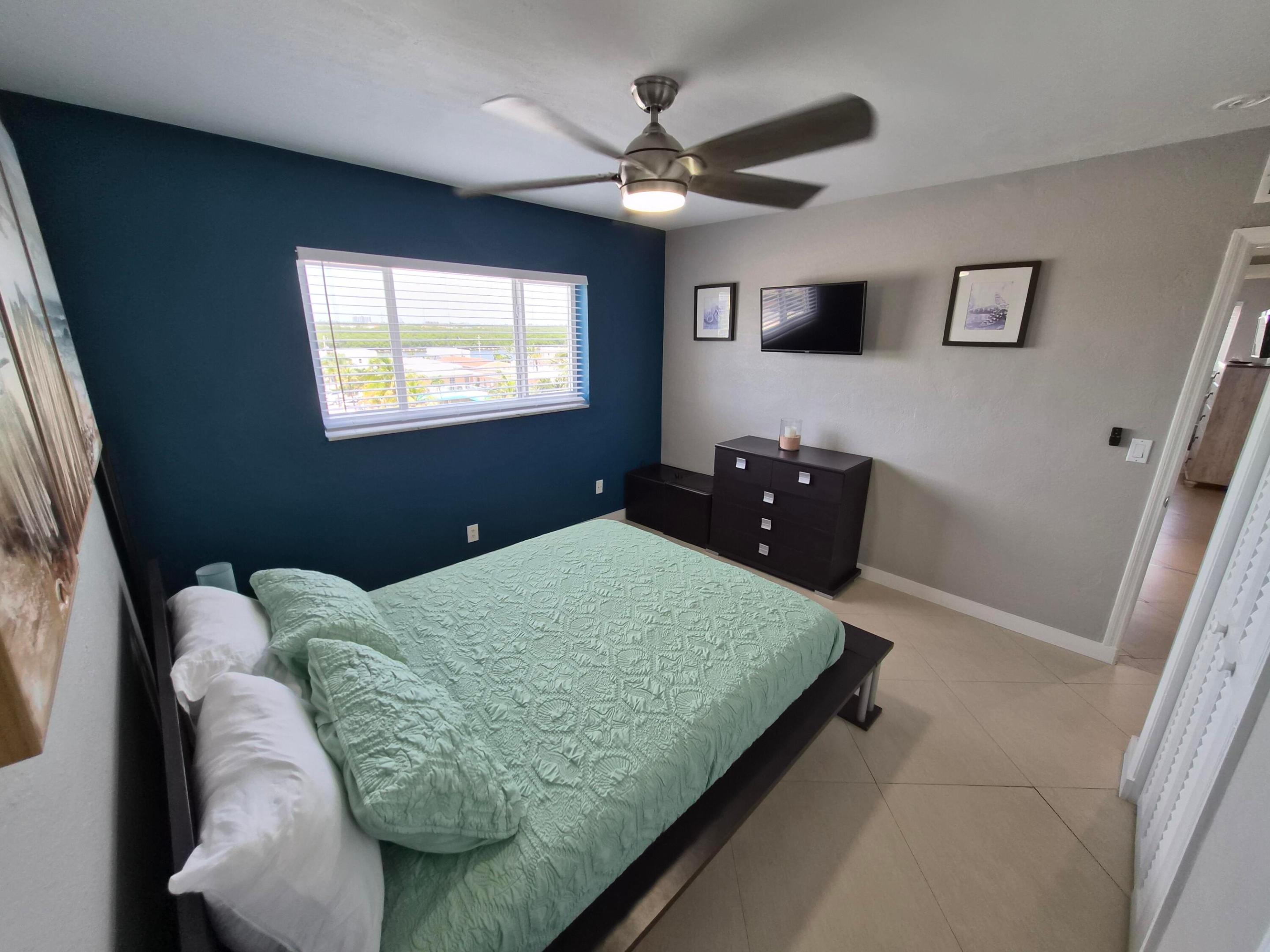 LA PLAYA CONDOMINIUMS - Residential