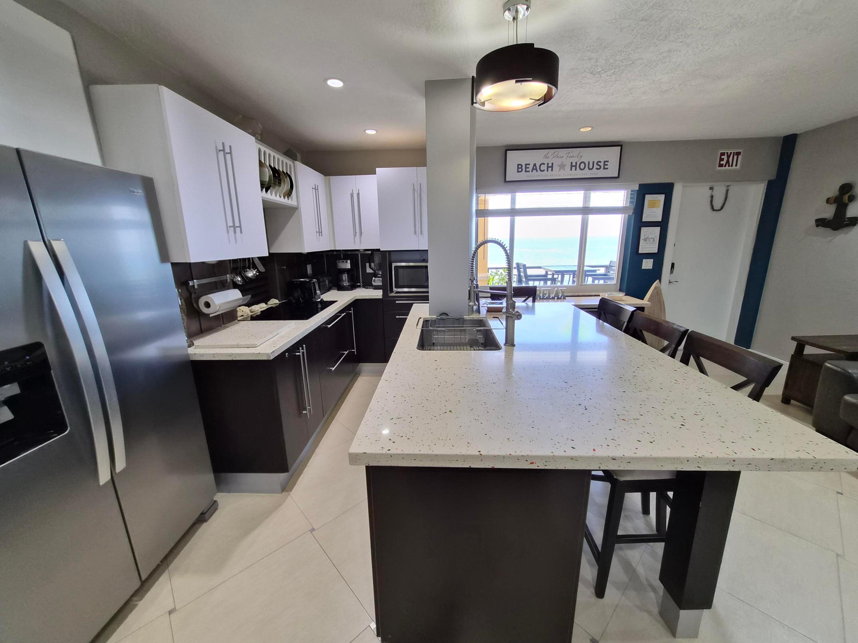 LA PLAYA CONDOMINIUMS - Residential