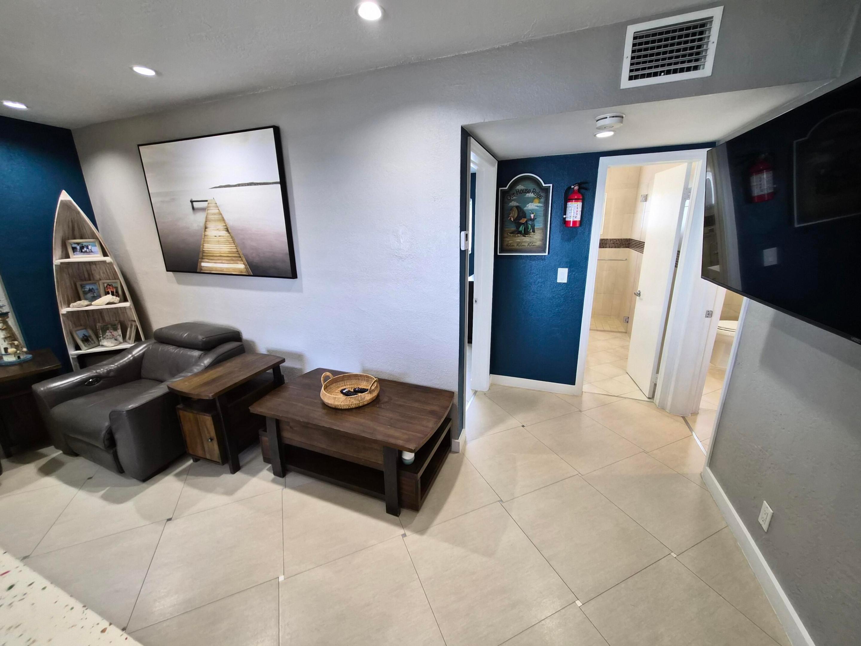 LA PLAYA CONDOMINIUMS - Residential