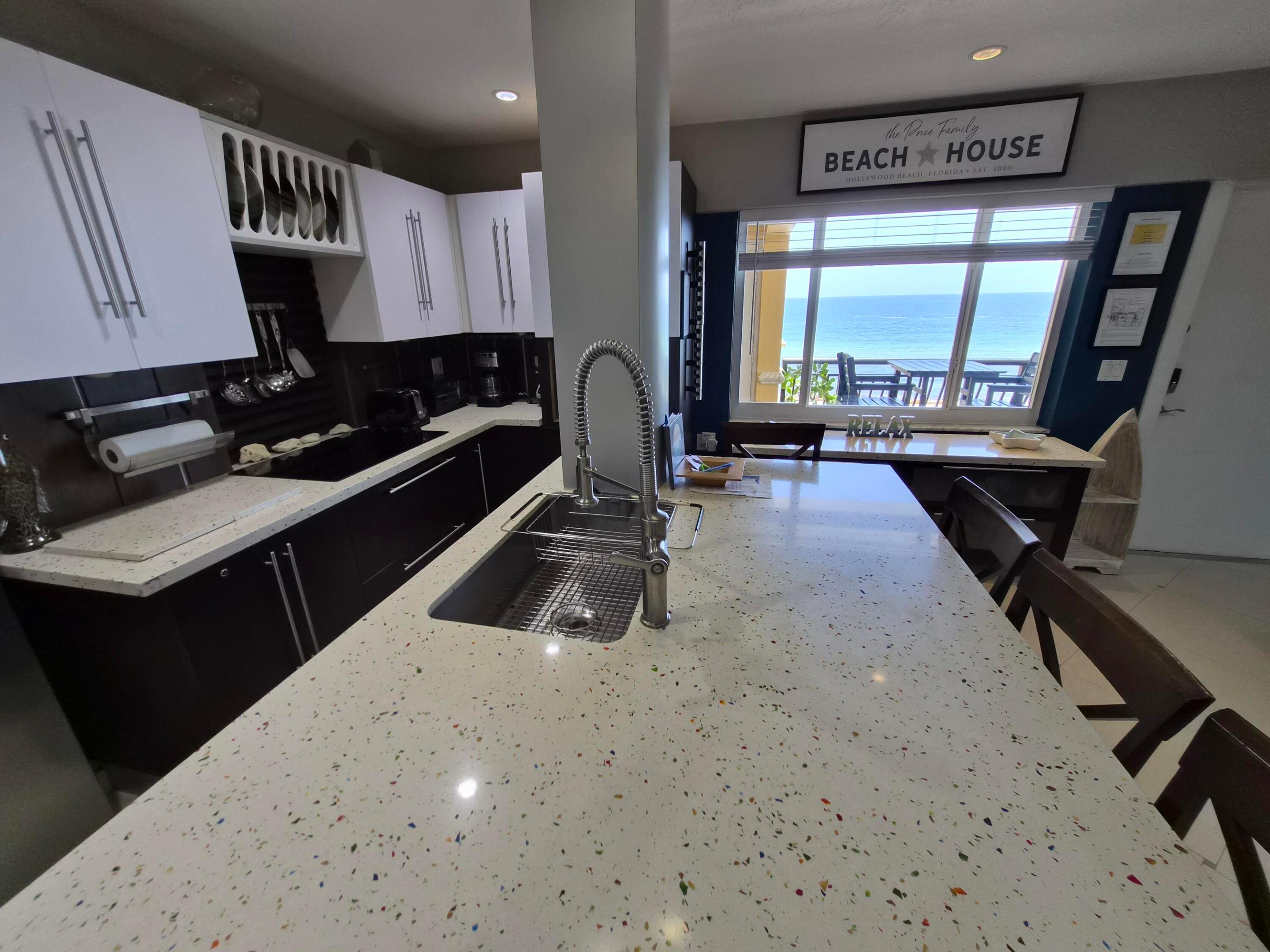 LA PLAYA CONDOMINIUMS - Residential