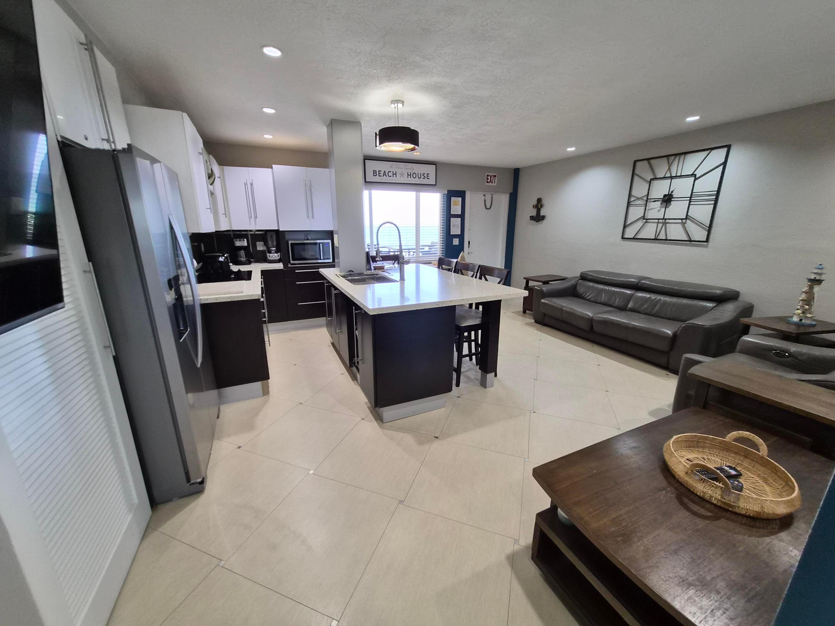 LA PLAYA CONDOMINIUMS - Residential