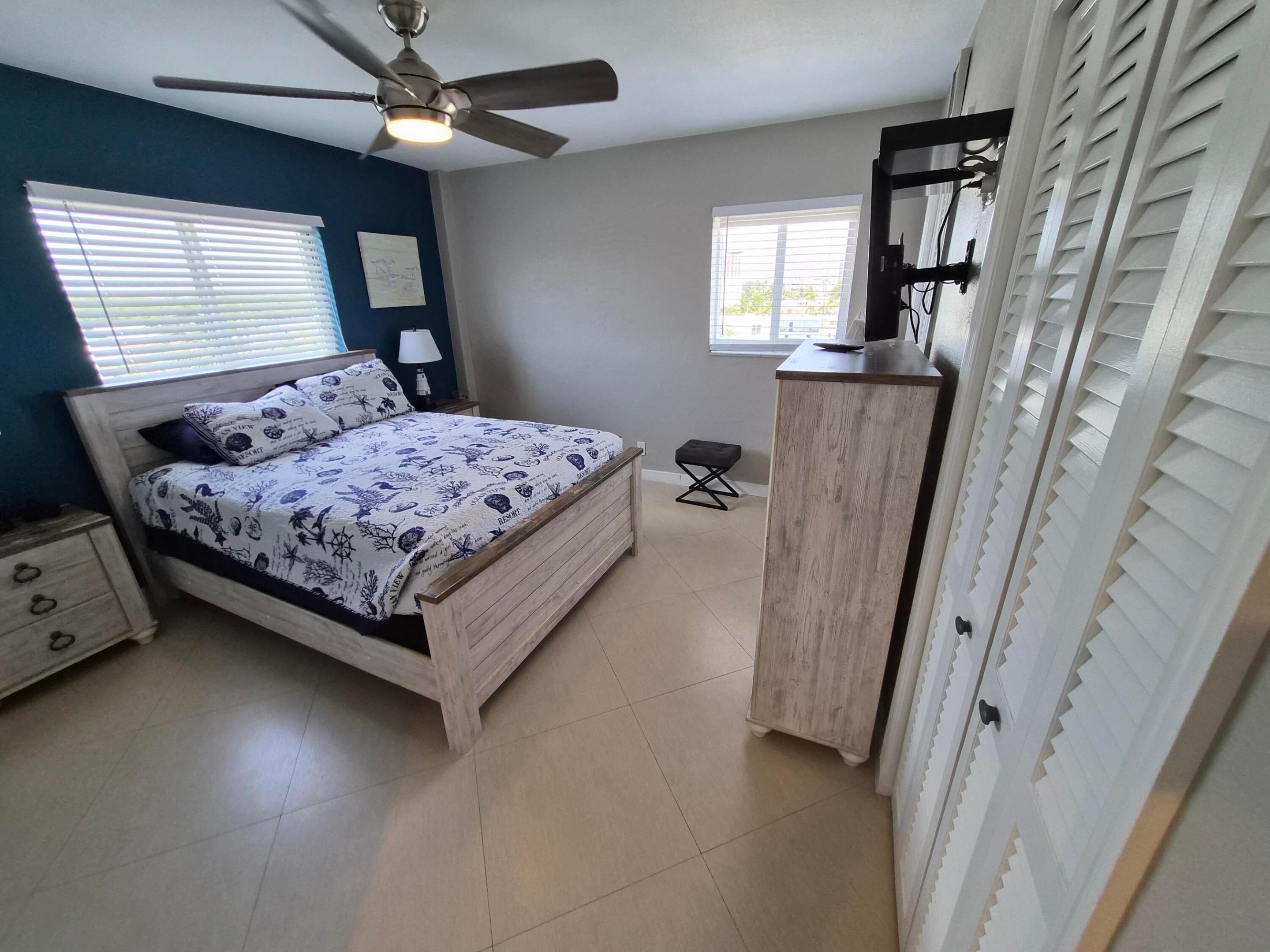LA PLAYA CONDOMINIUMS - Residential