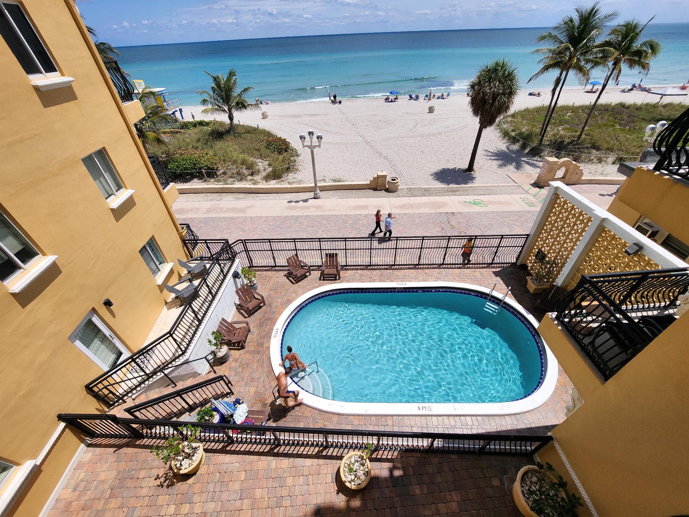 LA PLAYA CONDOMINIUMS - Residential