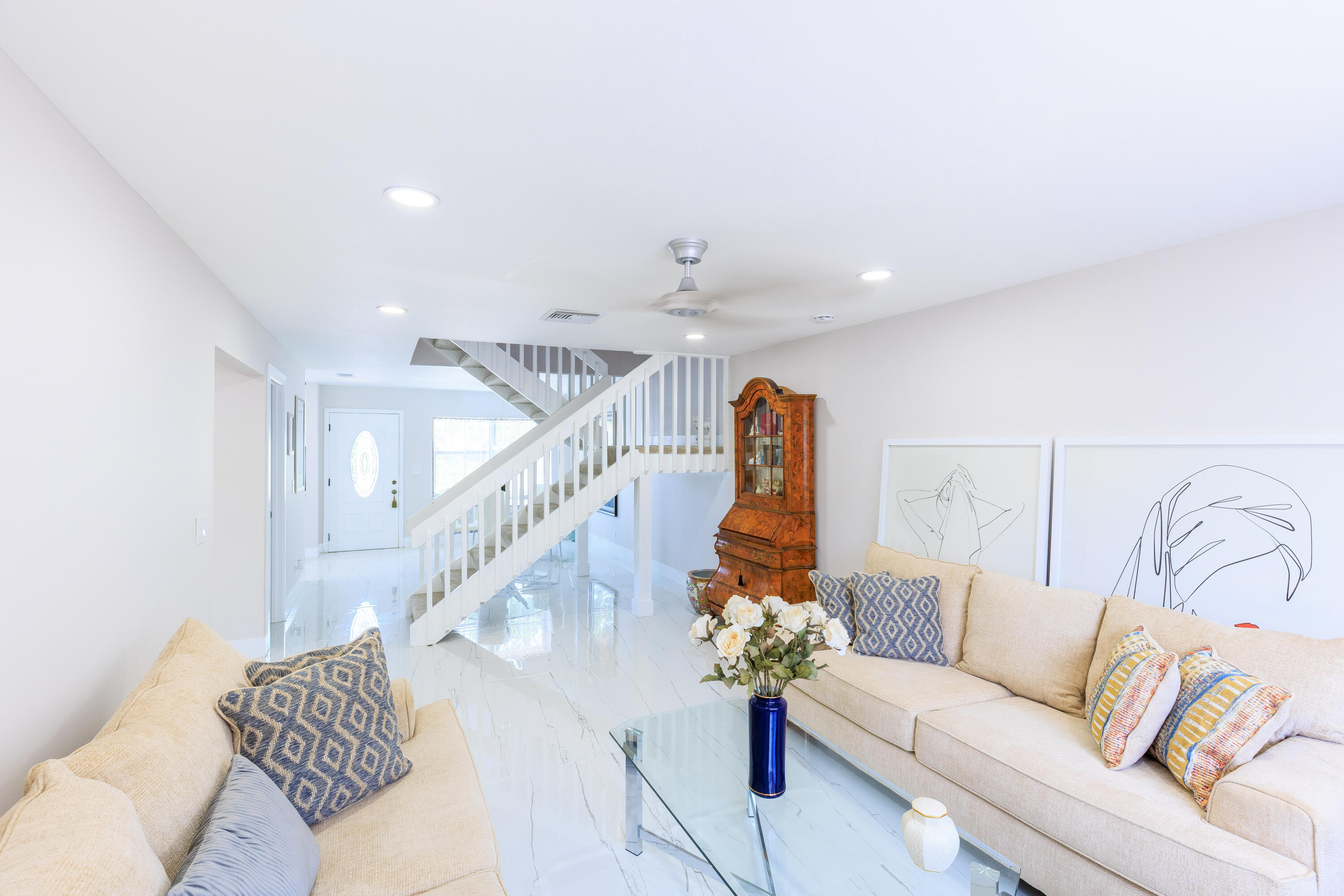 COUNTRY LAKE - Residential Lease