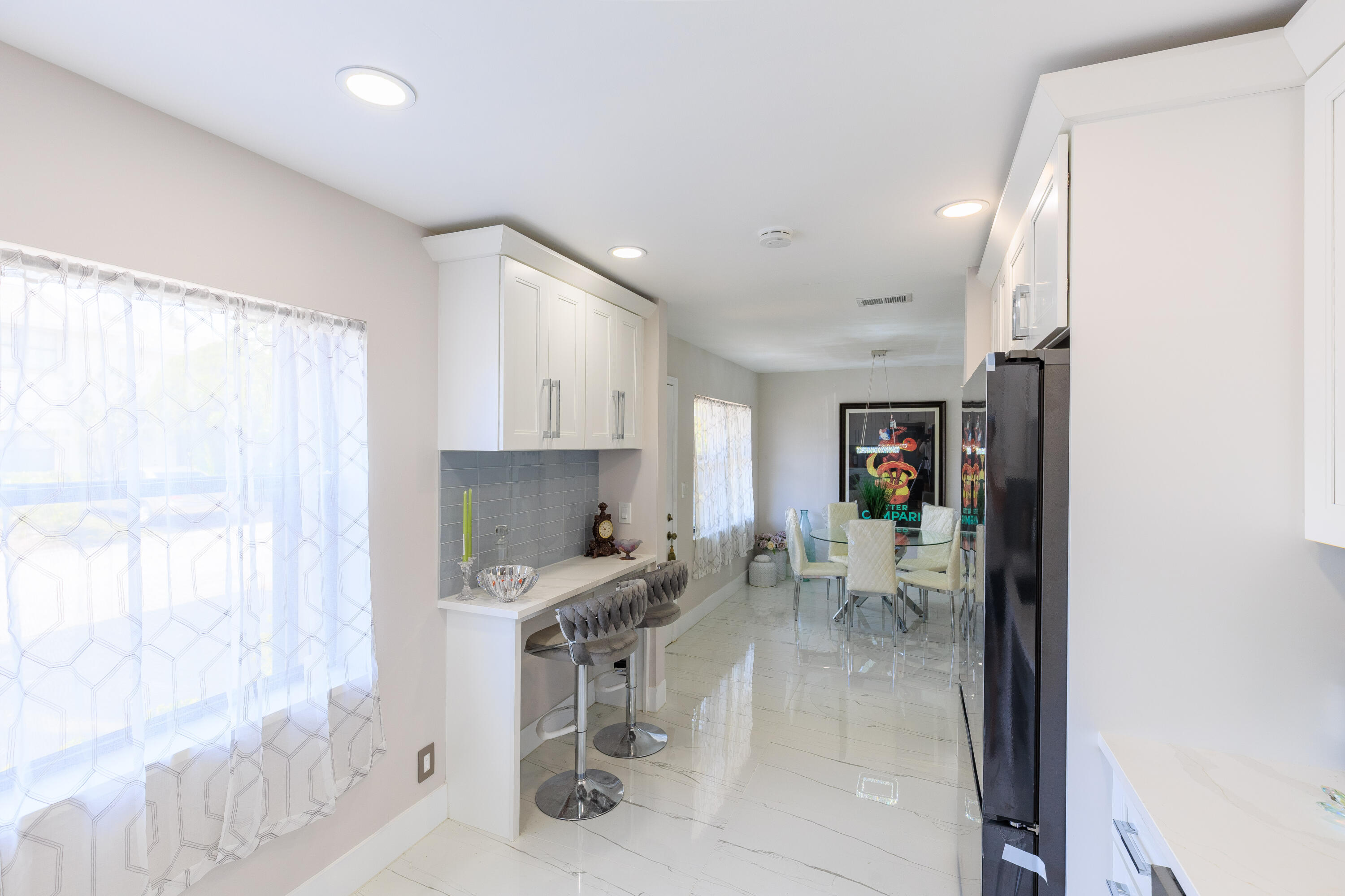 COUNTRY LAKE - Residential Lease