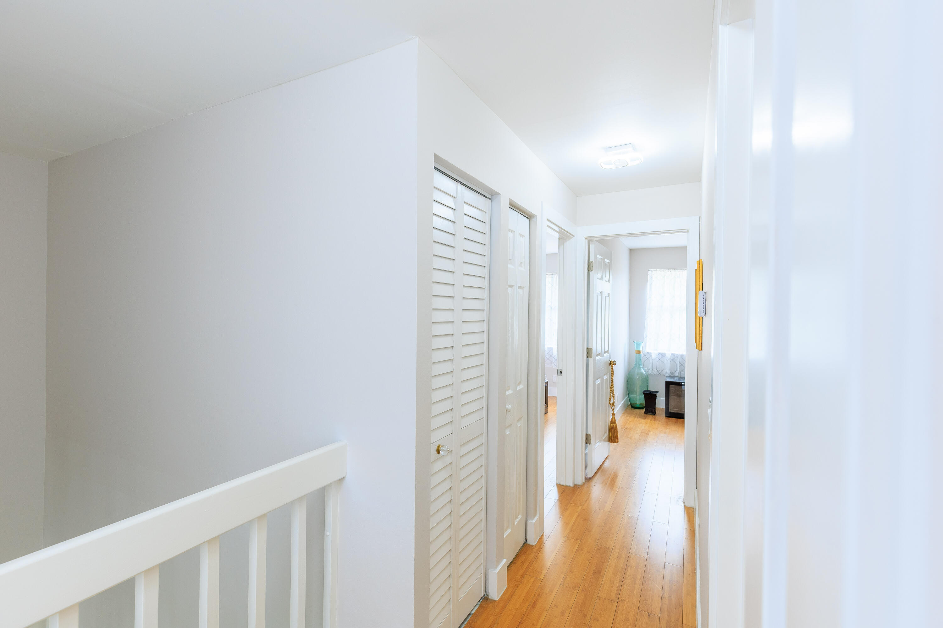 COUNTRY LAKE - Residential Lease