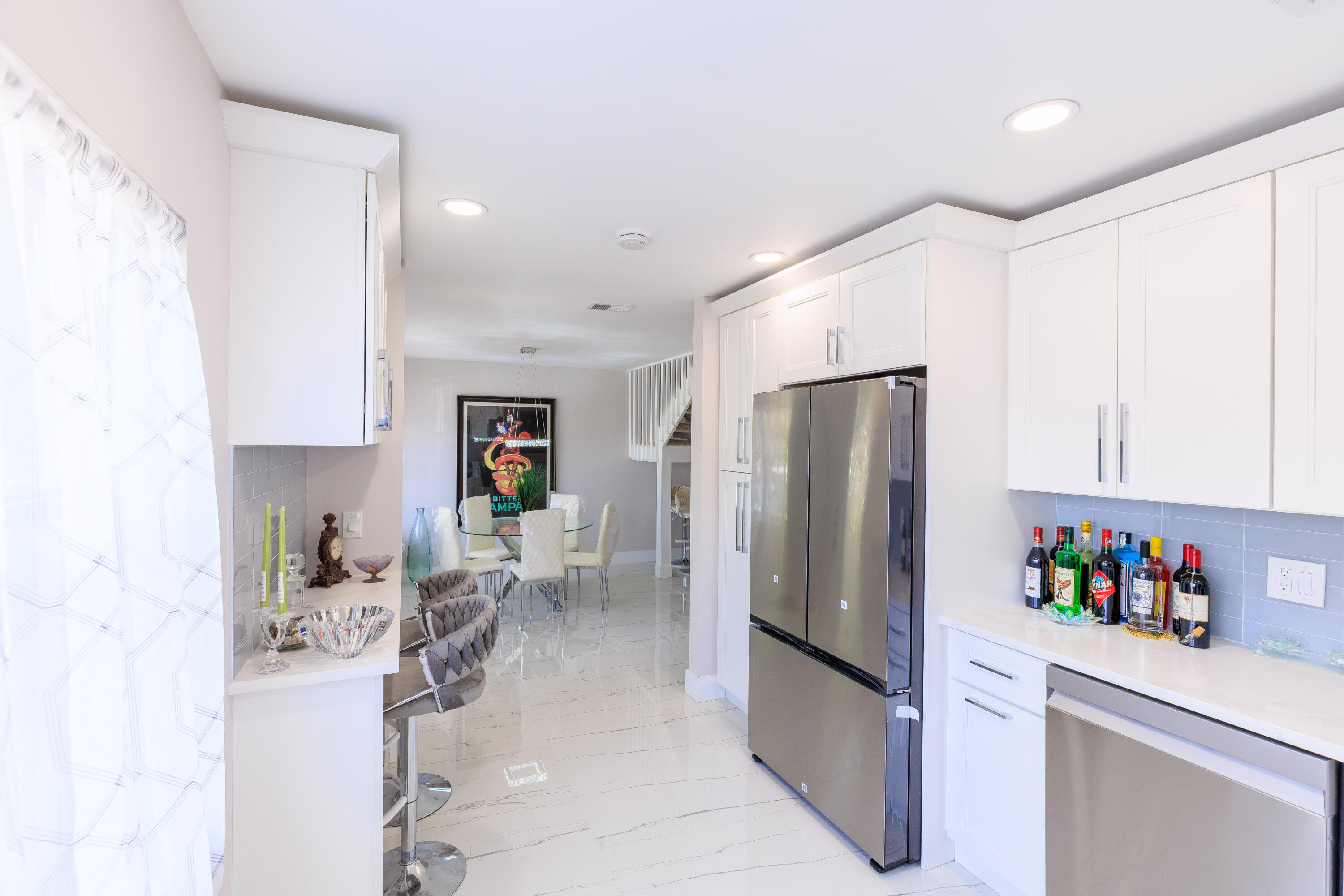 COUNTRY LAKE - Residential Lease