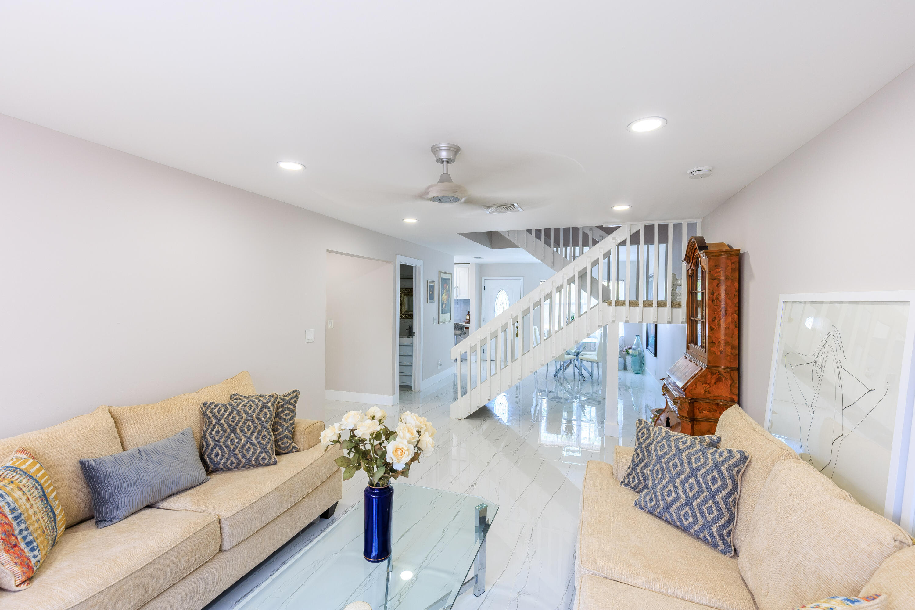 COUNTRY LAKE - Residential Lease