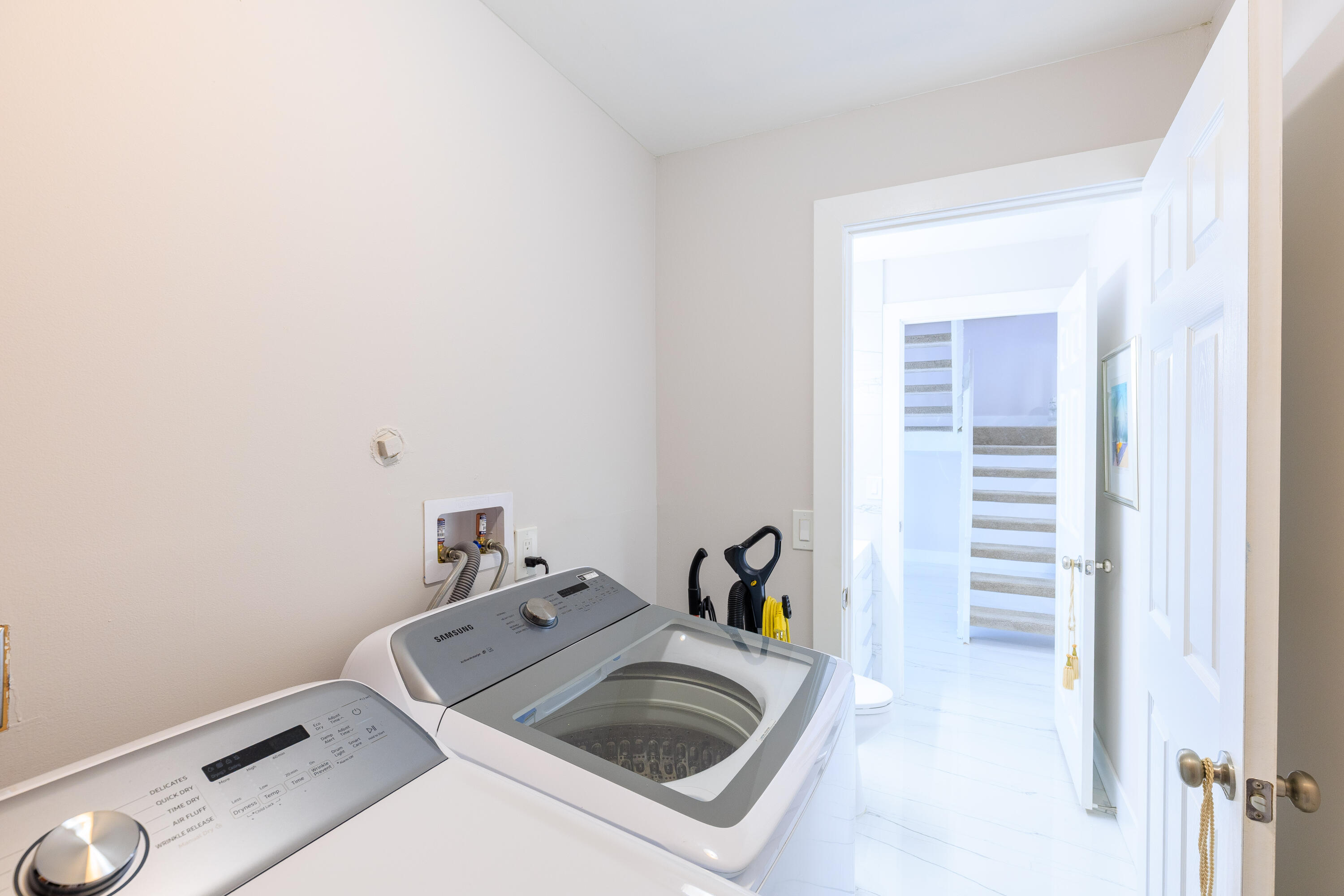 COUNTRY LAKE - Residential Lease