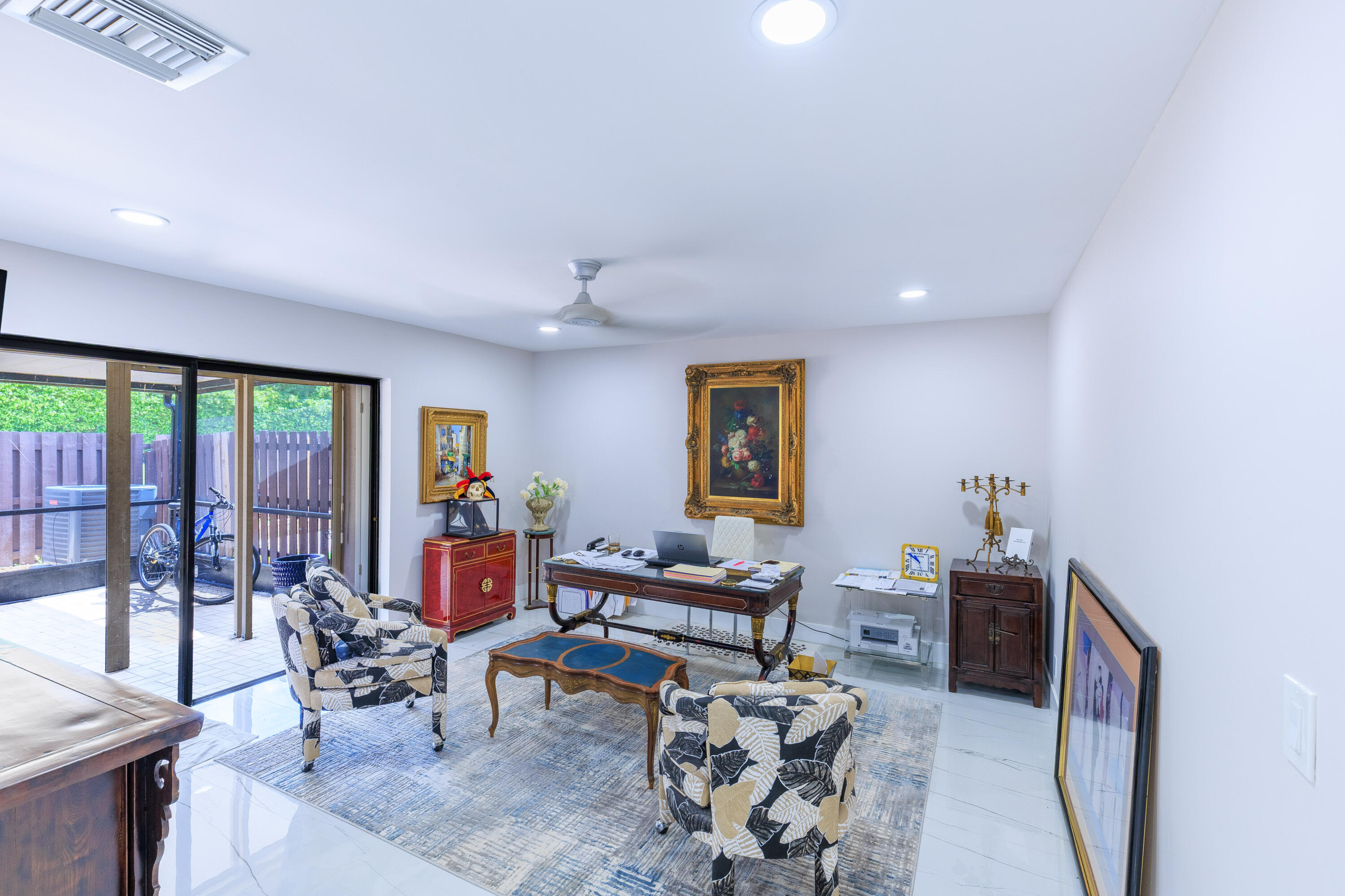 COUNTRY LAKE - Residential Lease