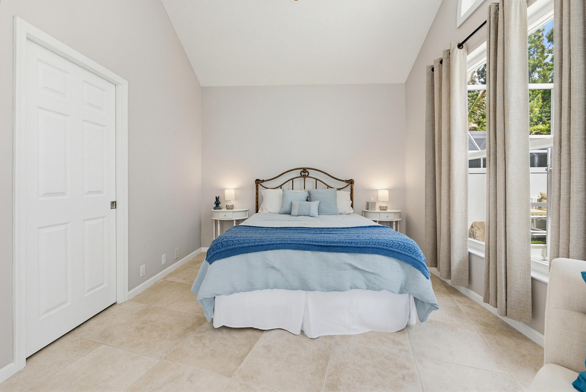 SHORES 5 - Residential