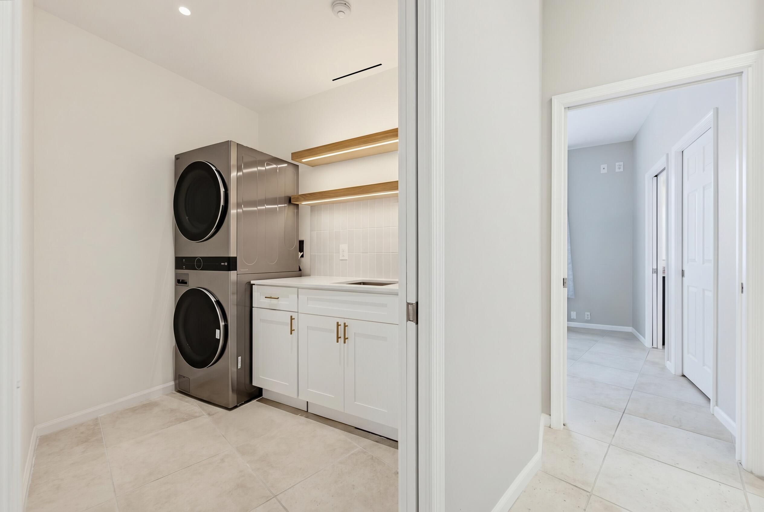 SHORES 5 - Residential