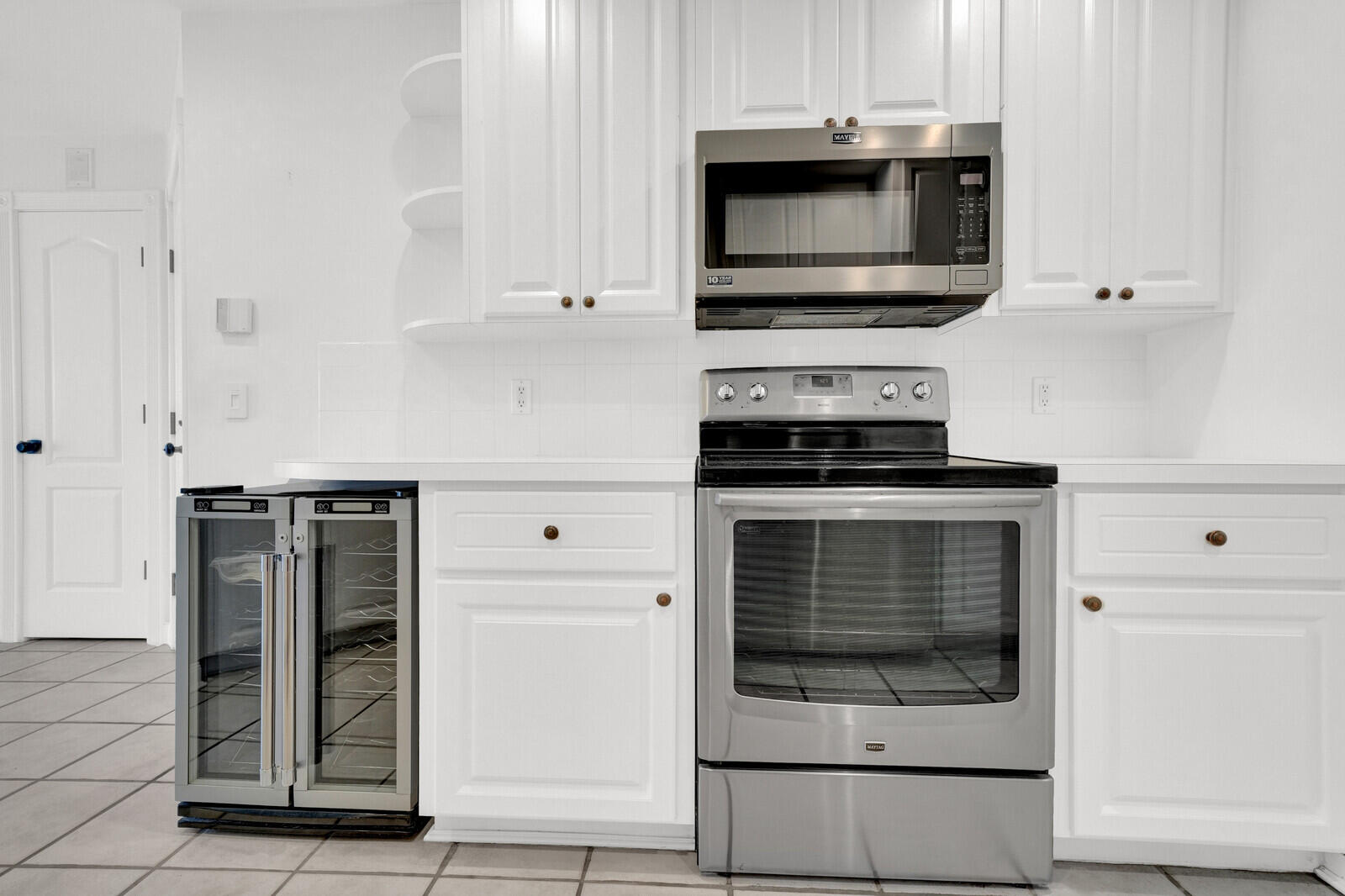 CHARLESTON COURT AT ABACOA - Residential Lease