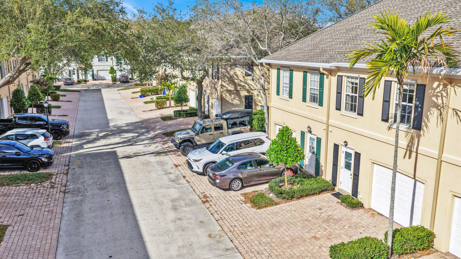 CHARLESTON COURT AT ABACOA - Residential Lease