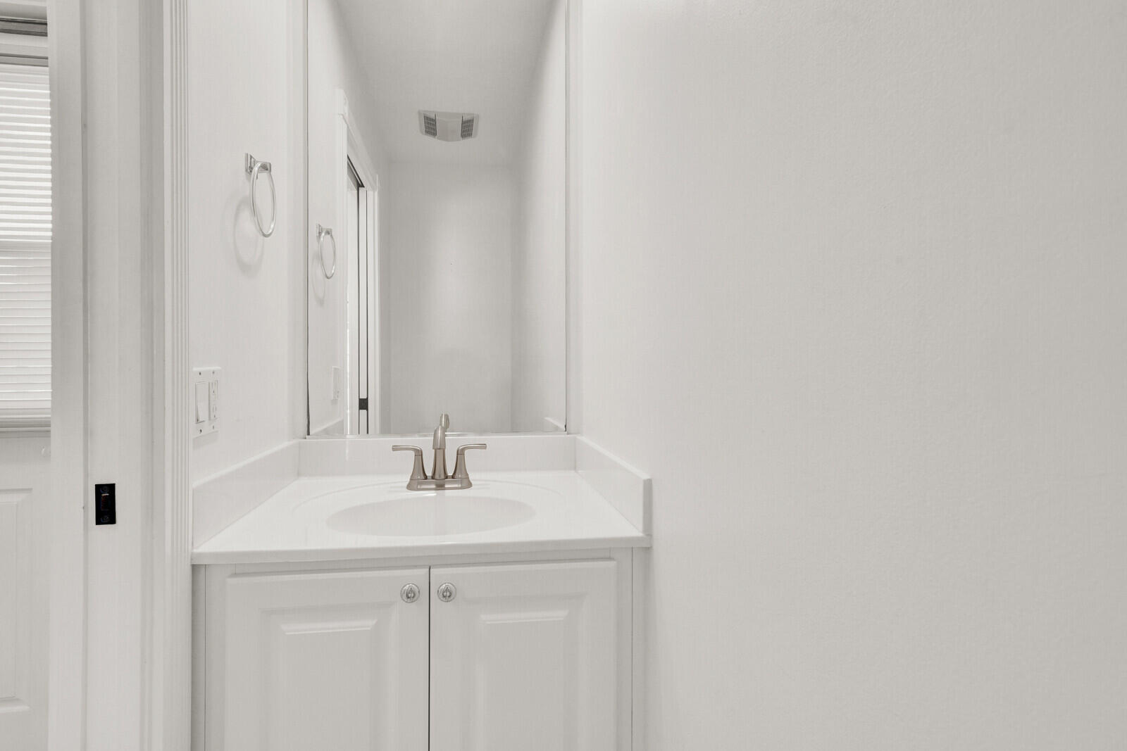 CHARLESTON COURT AT ABACOA - Residential Lease
