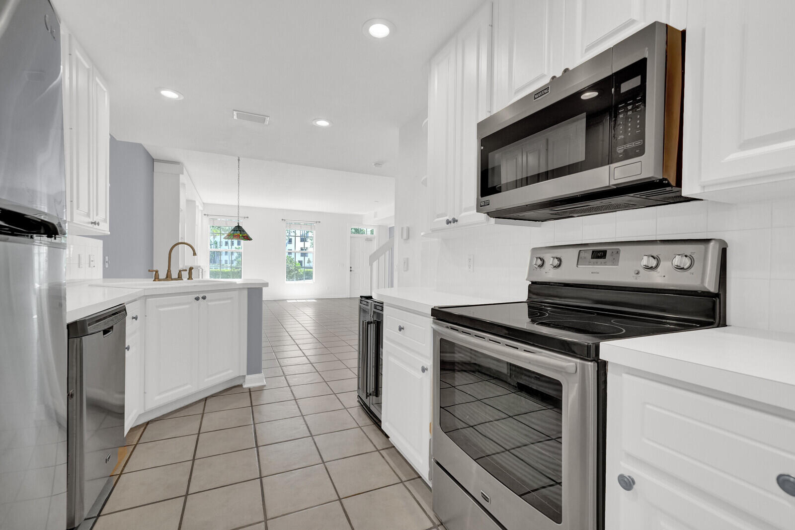 CHARLESTON COURT AT ABACOA - Residential Lease